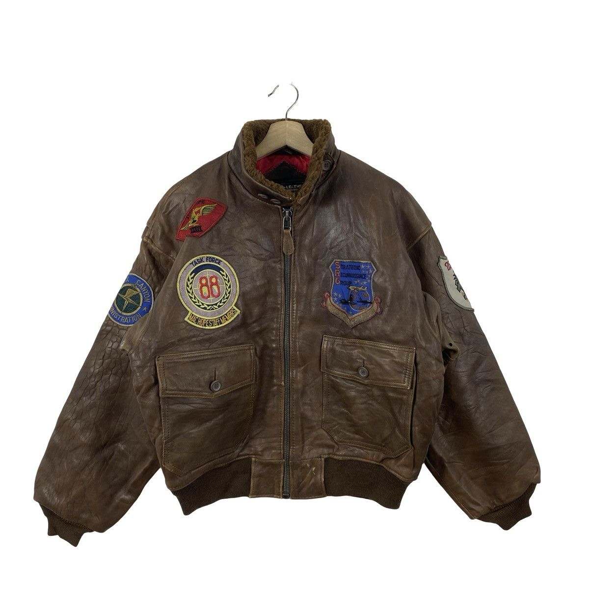 Vintage Vintage DISTRESSED Leather Bomber Jacket Military Patch Size US L / EU 52-54 / 3 - 3 Thumbnail