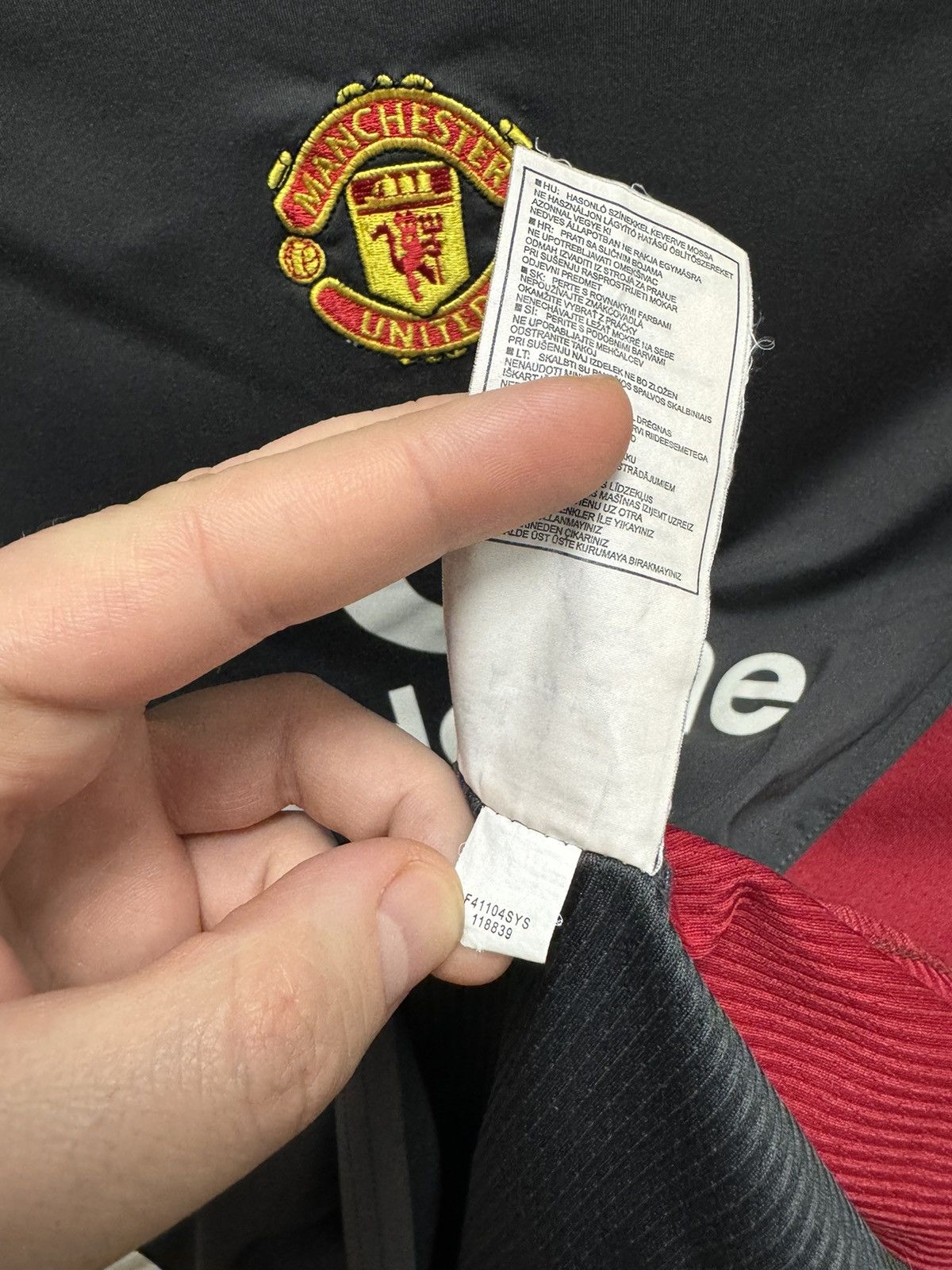 Nike Nike manchester united soccer jersey vntg 2005/06 M totall90 Size US M / EU 48-50 / 2 - 8 Thumbnail