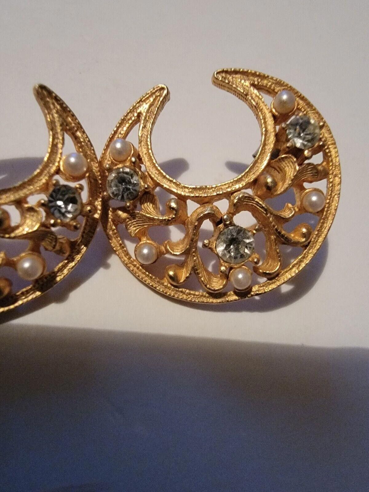The Unbranded Brand Vintage Earrings Crescent Gold Tone Rhinestone Stud Size ONE SIZE - 3 Thumbnail