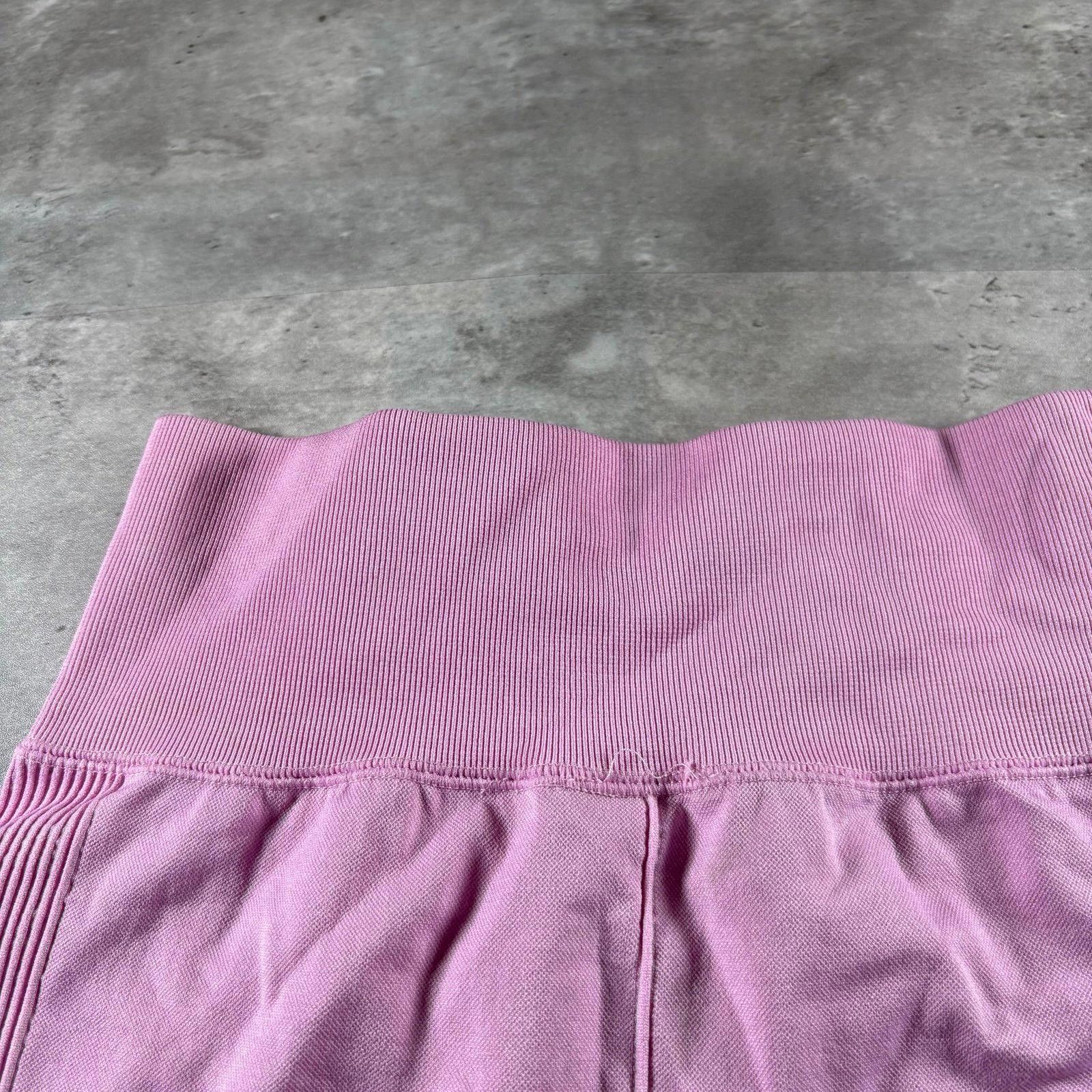 Fashion Nova Forever 21 pink high-rise biker shorts Size 28" / US 6 / IT 42 - 4 Thumbnail