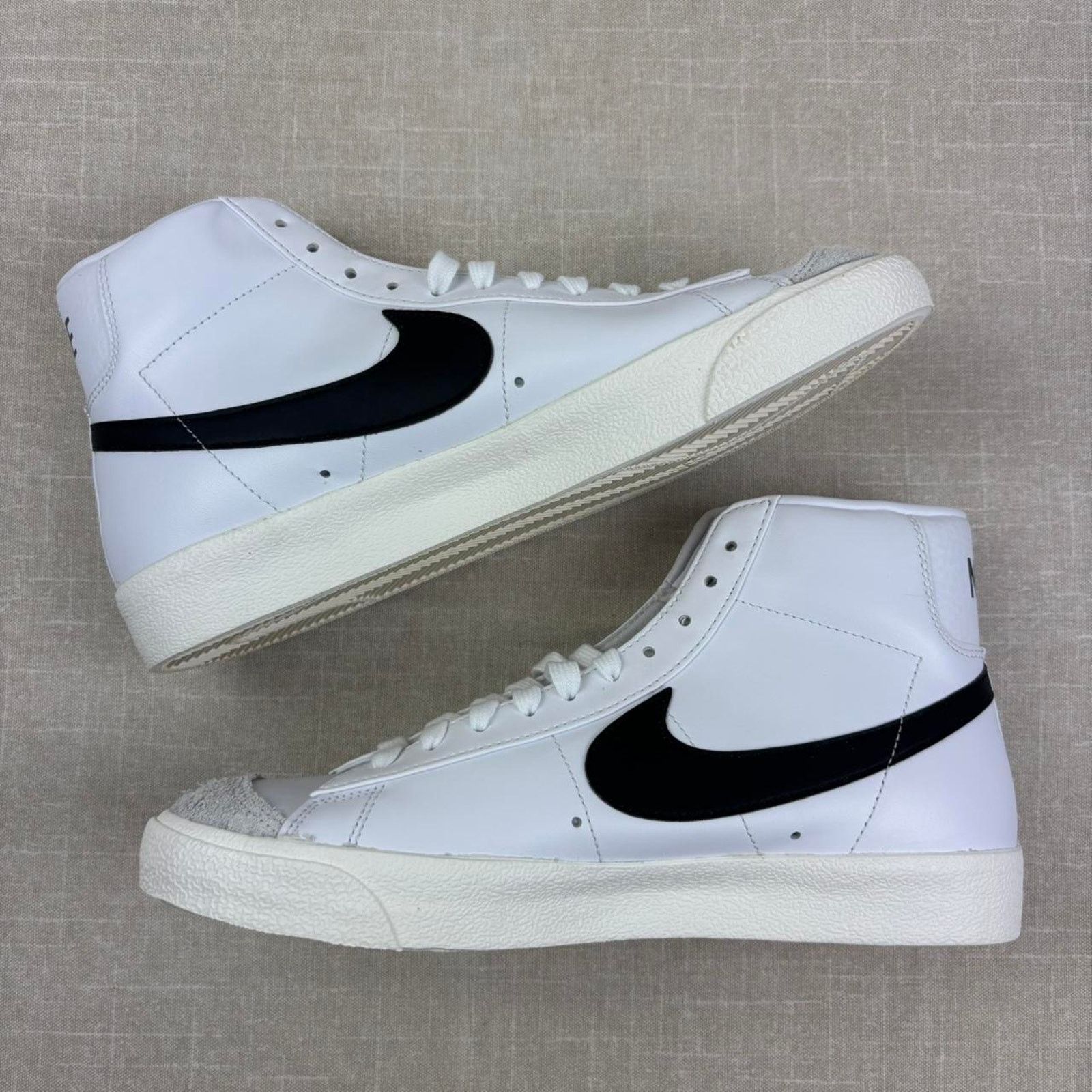 Nike ♻️ 2022 Nike Blazer Mid “Mismatched Swoosh” Size US 9.5 / EU 42-43 - 4 Thumbnail