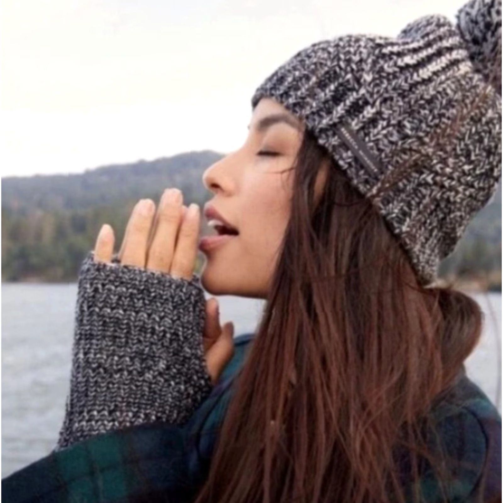 Rebecca Minkoff Rebecca Minkoff Hat and Glove/Arm warmer Set NWT Marbled Black Size ONE SIZE - 2 Thumbnail