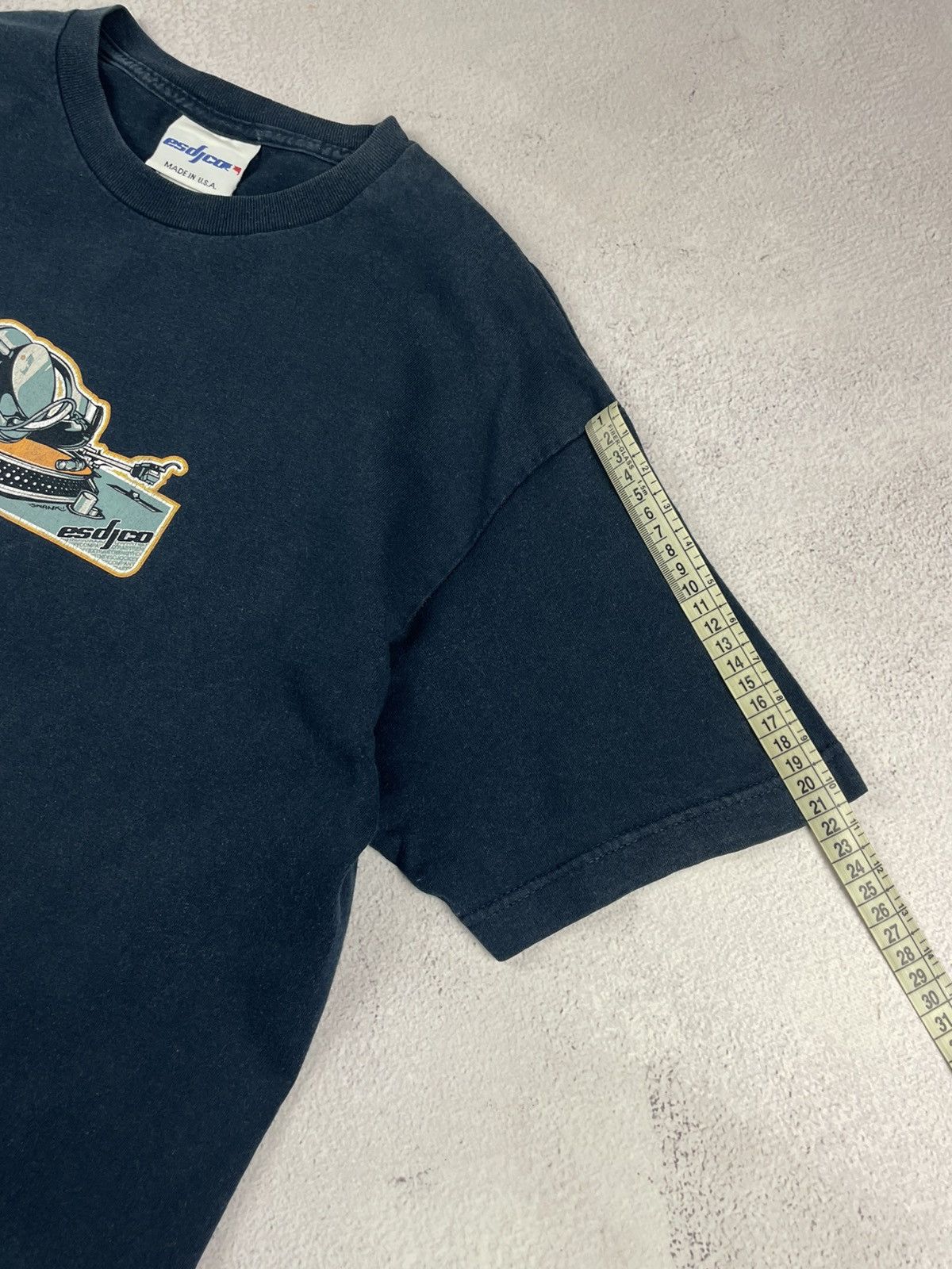 Vintage Vintage Esdjco Djart DJ Turntable Tee USA Made Size L Size US L / EU 52-54 / 3 - 10 Thumbnail