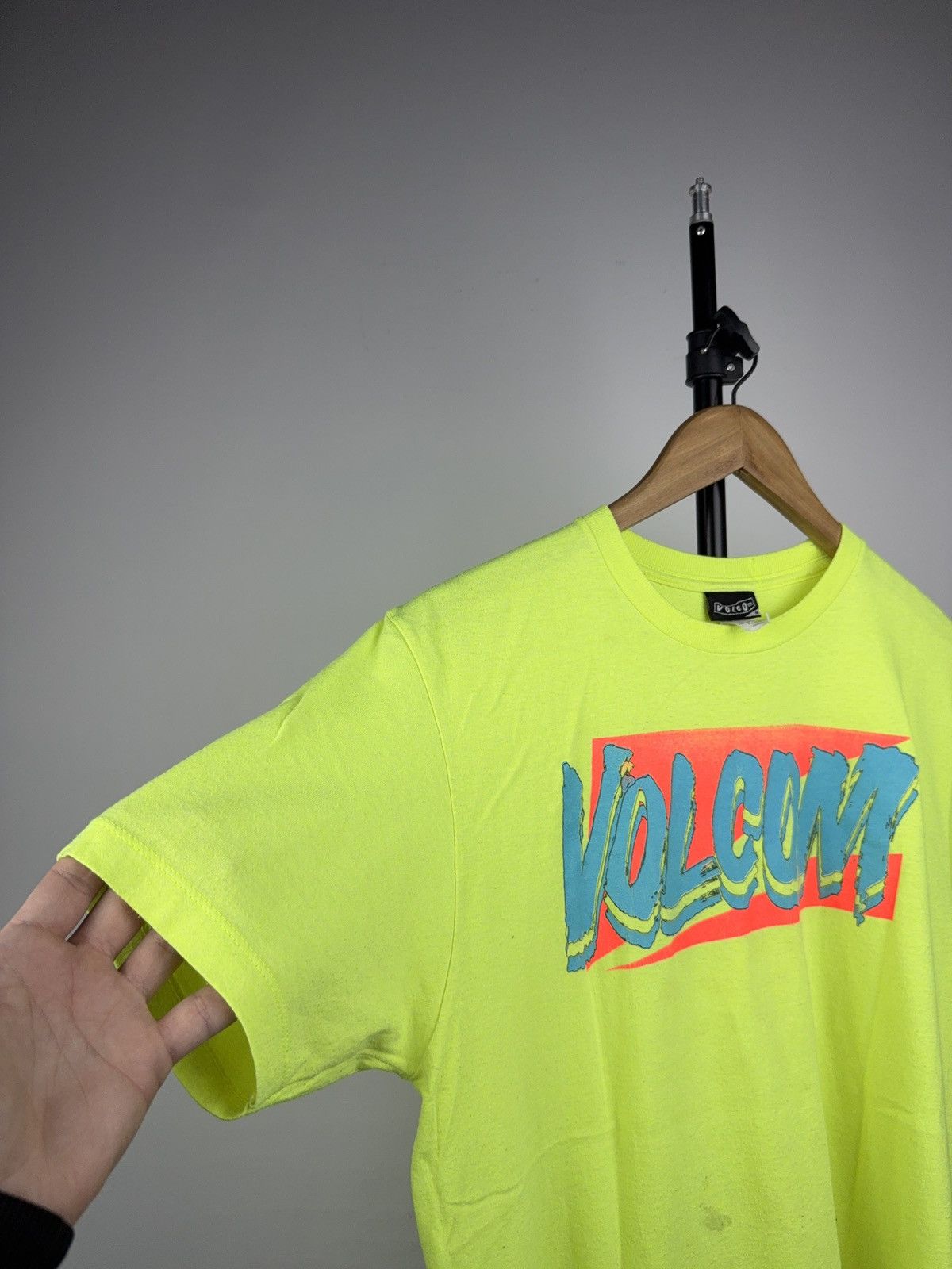 Volcom Retro SK8 Y2K Volcom Neon Surf Graphic Tee 90s Skate Style Size US M / EU 48-50 / 2 - 5 Thumbnail
