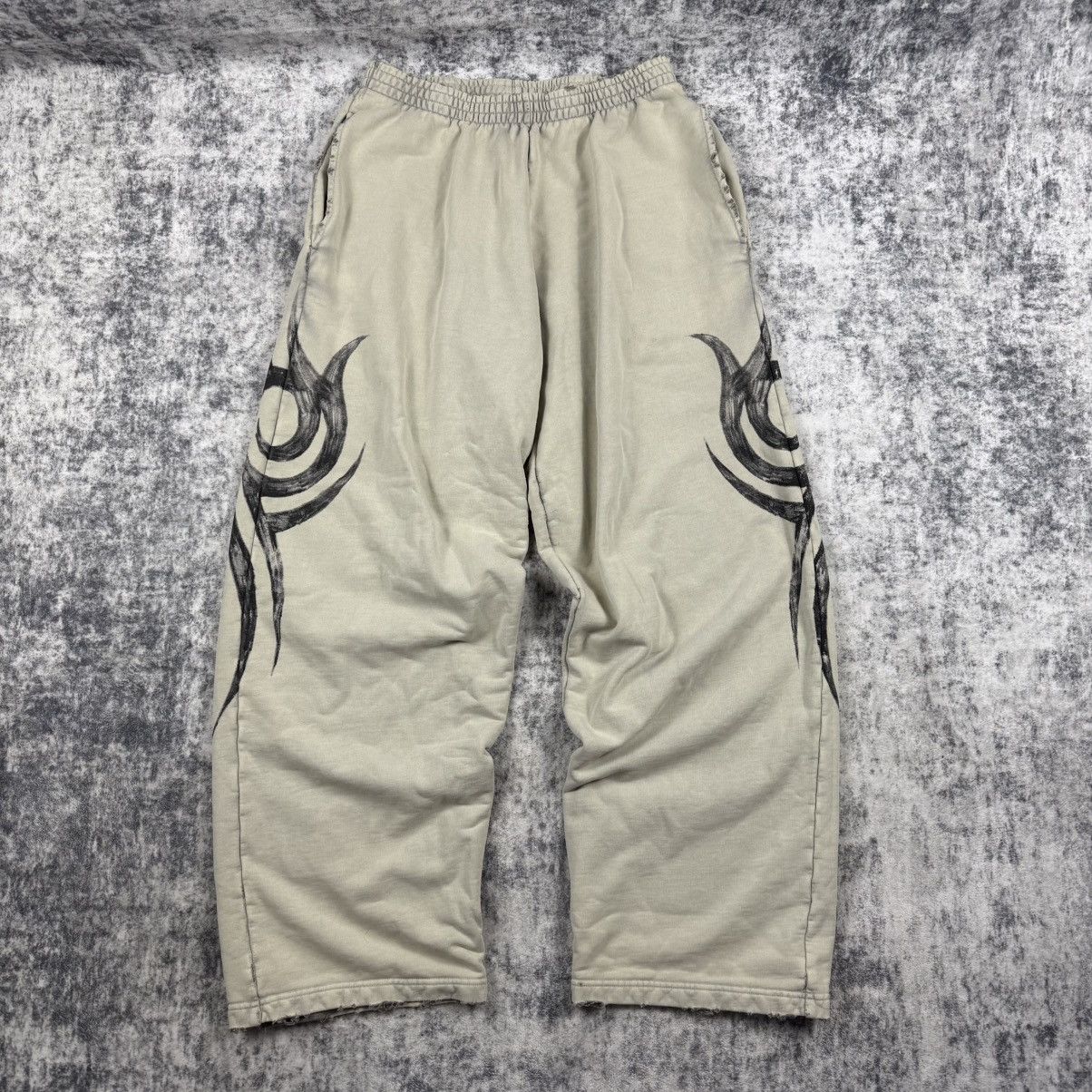 Balenciaga Balenciaga Distressed Baggy Tribal ‘Beige’ Sweatpants Size US 34 / EU 50 - 1 Thumbnail