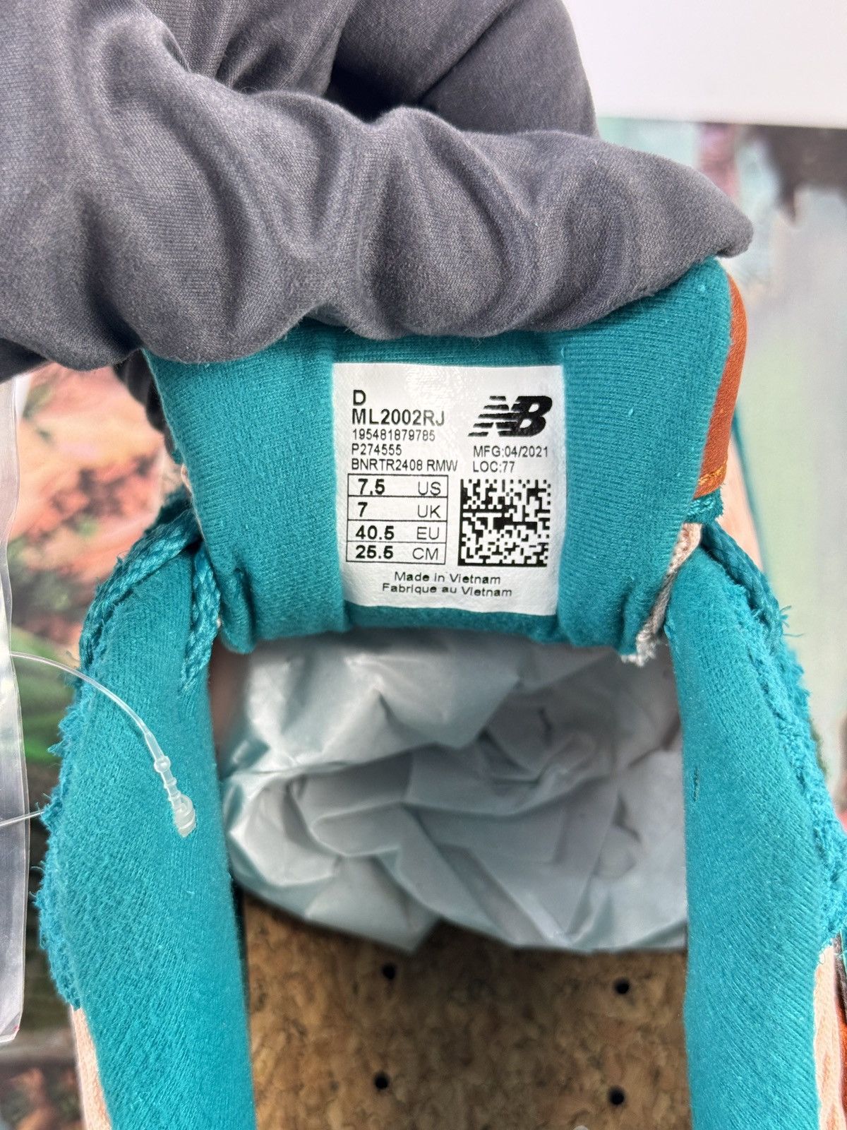 New Balance NEW BALANCE 2002R x SALEHE BEMBURY WATER BE THE GUIDE Size US 7.5 / EU 40-41 - 11 Thumbnail