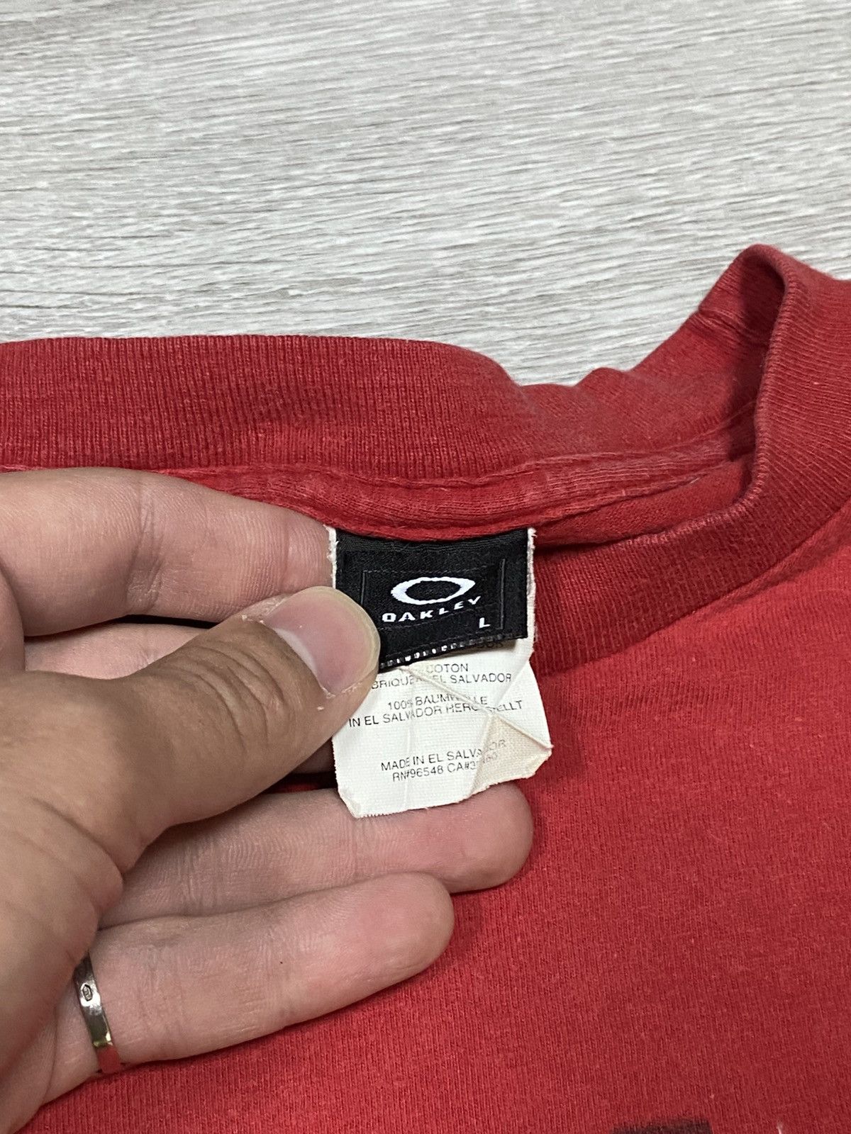 Vintage Oakley circle vintage big logo print t-shirt Size US L / EU 52-54 / 3 - 4 Thumbnail