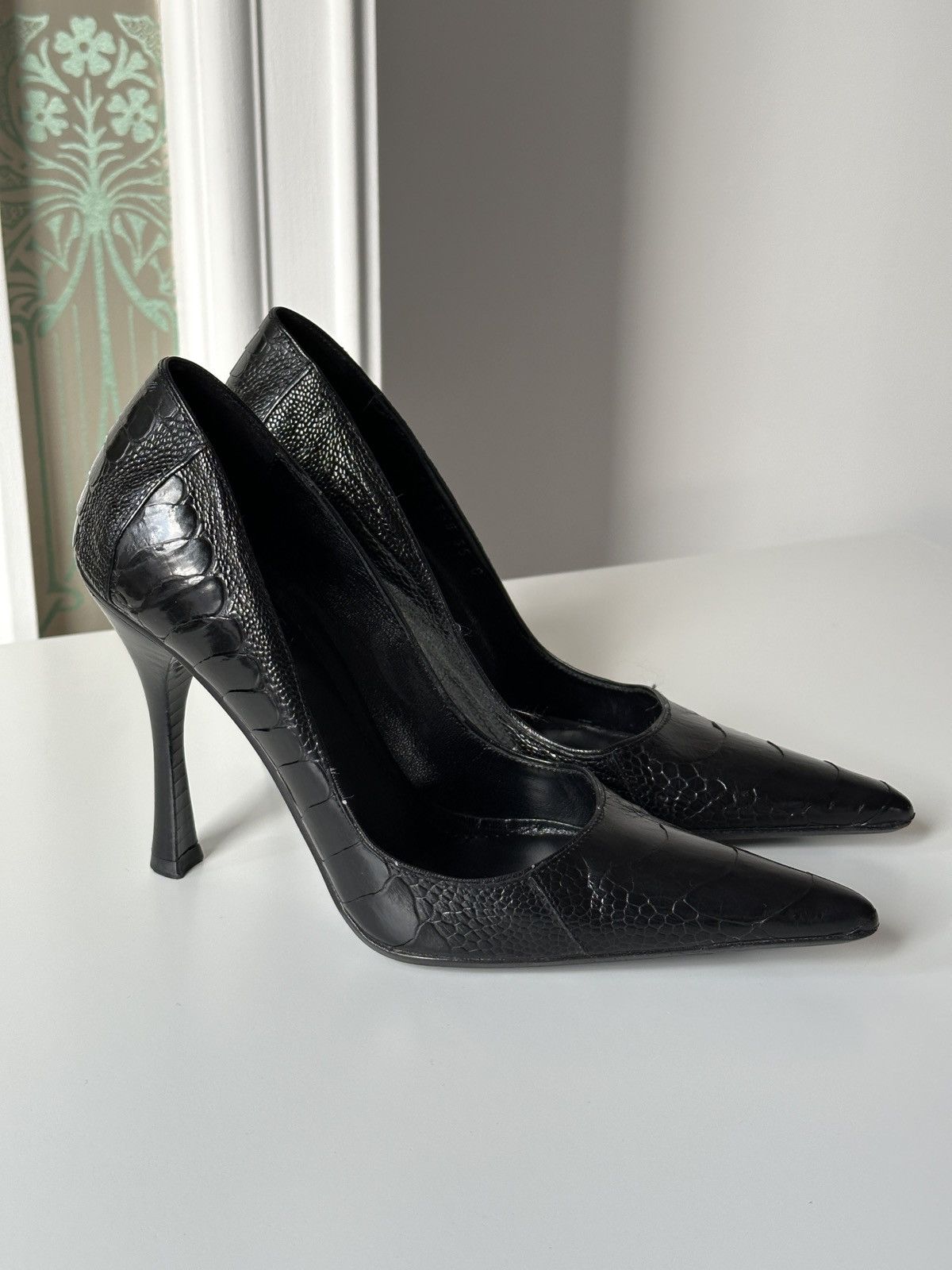 Gucci Gucci by Tom Ford Alligator Leather Black Pointed Toe Heels Size US 5.5 / IT 35.5 - 2 Thumbnail