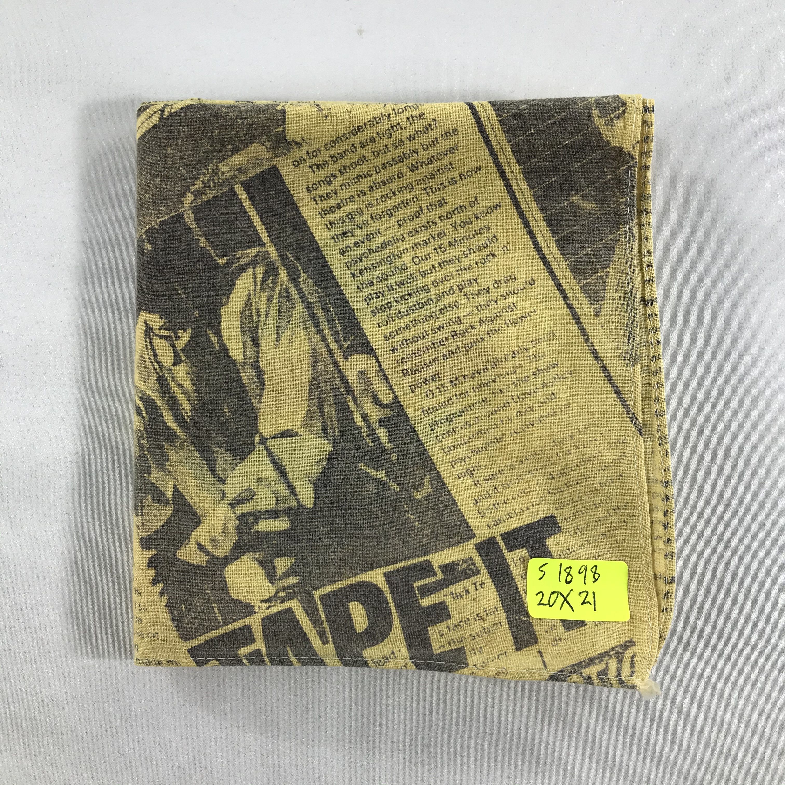 Vintage Vintage Bandana / Handkerchief / Neckerchief - S1898 Size ONE SIZE - 5 Thumbnail