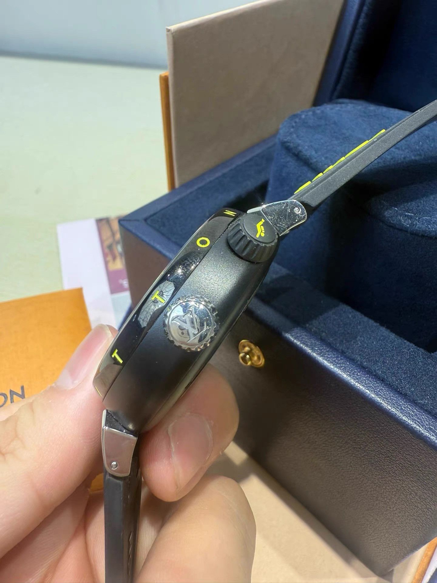 Louis Vuitton Louis Vuitton Diver Watch K36 Size ONE SIZE - 8 Thumbnail
