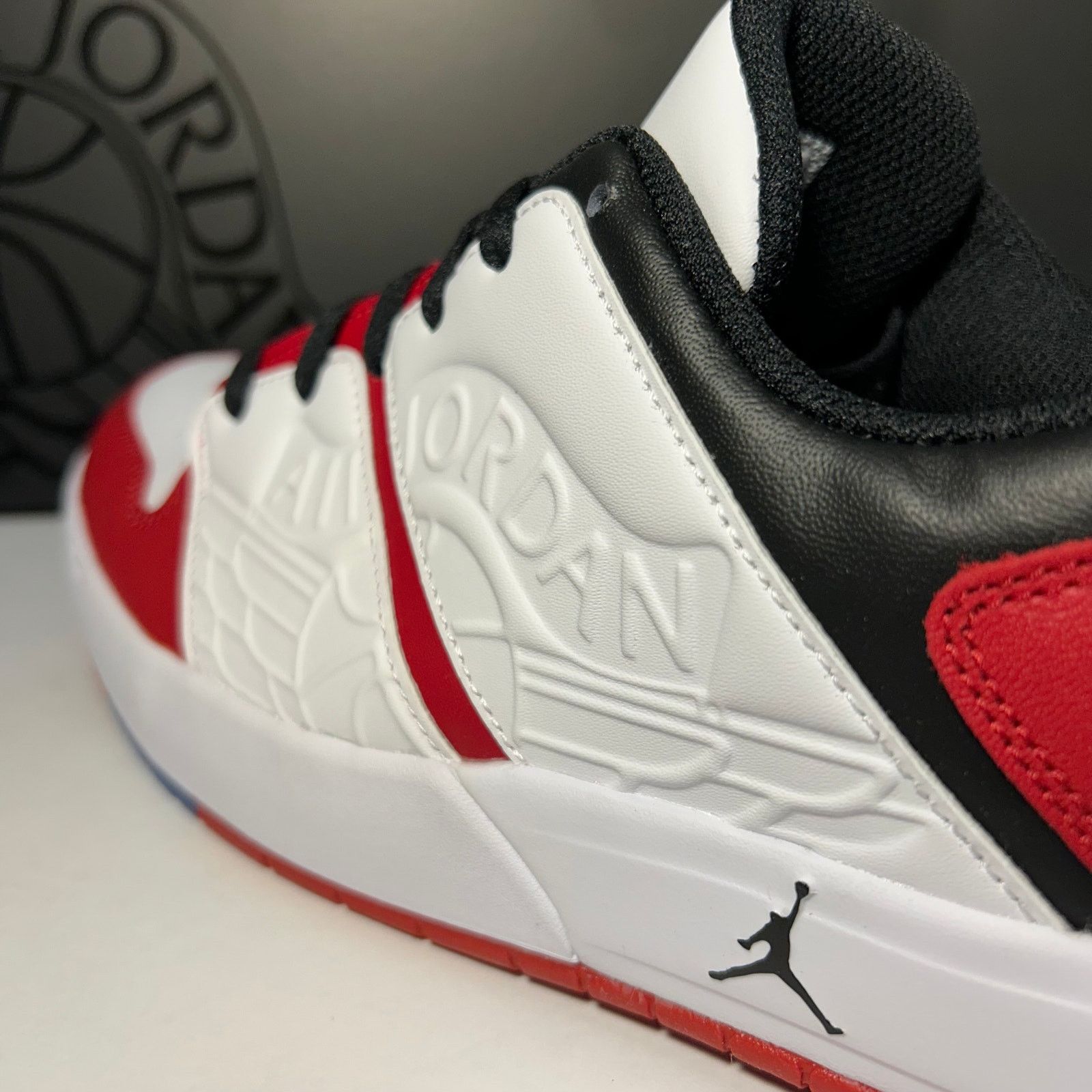 Jordan Brand Nike Air Jordan Nu Retro 1 Low Chicago Red Men's Size 11.5 Size US 11.5 / EU 44-45 - 5 Thumbnail