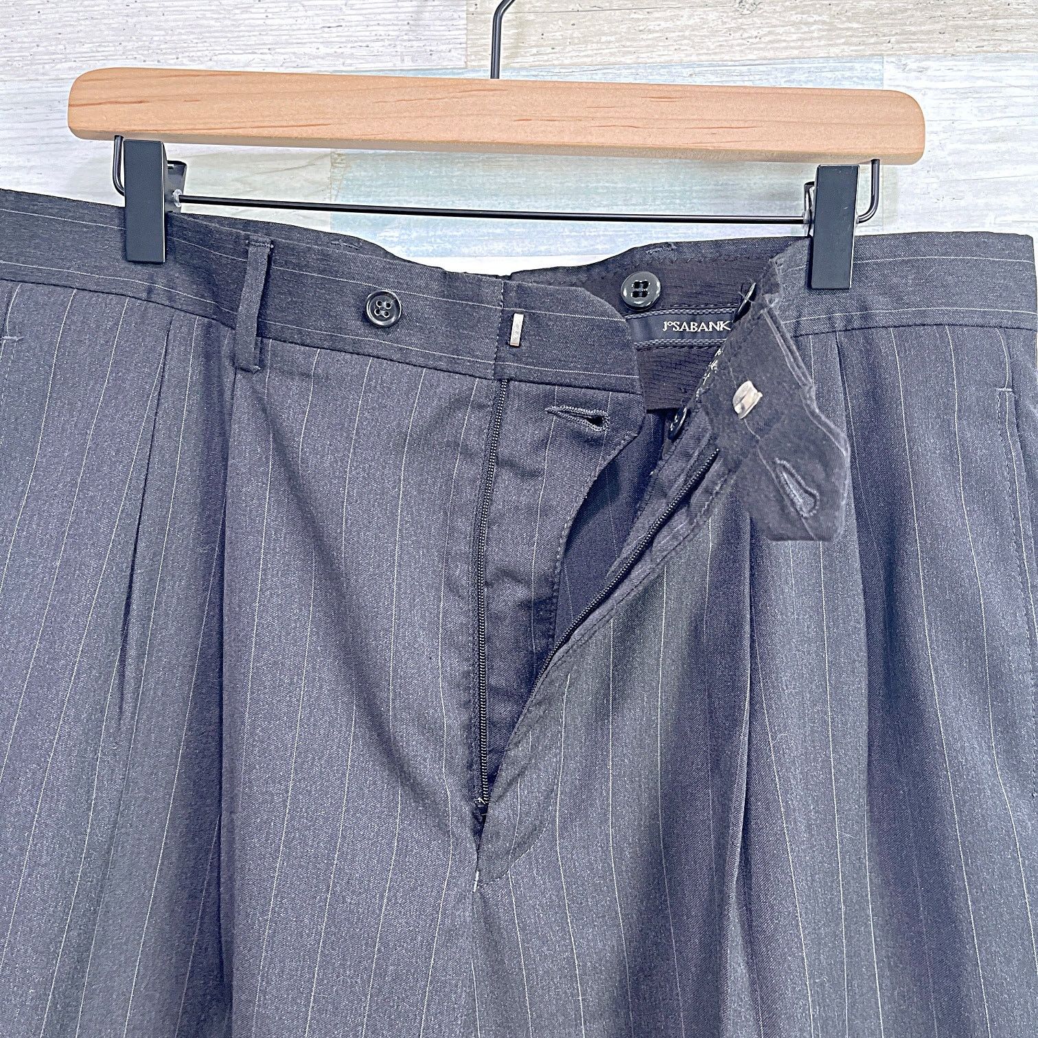 Jos. A. Bank Jos A Bank Wool Stripe 2 Piece Suit Gray Two Mens 41R 35x31 Size 40R - 10 Thumbnail