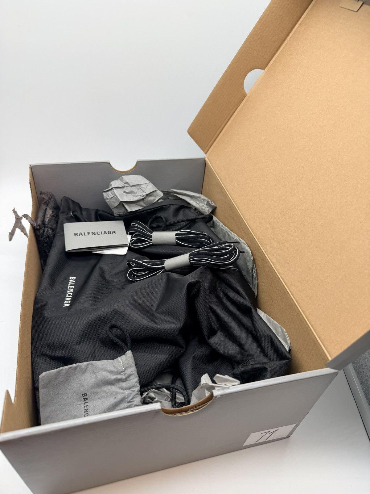 Balenciaga Size 10 - Balenciaga Track LED Sneaker Black Size US 10 / EU 43 - 10 Thumbnail