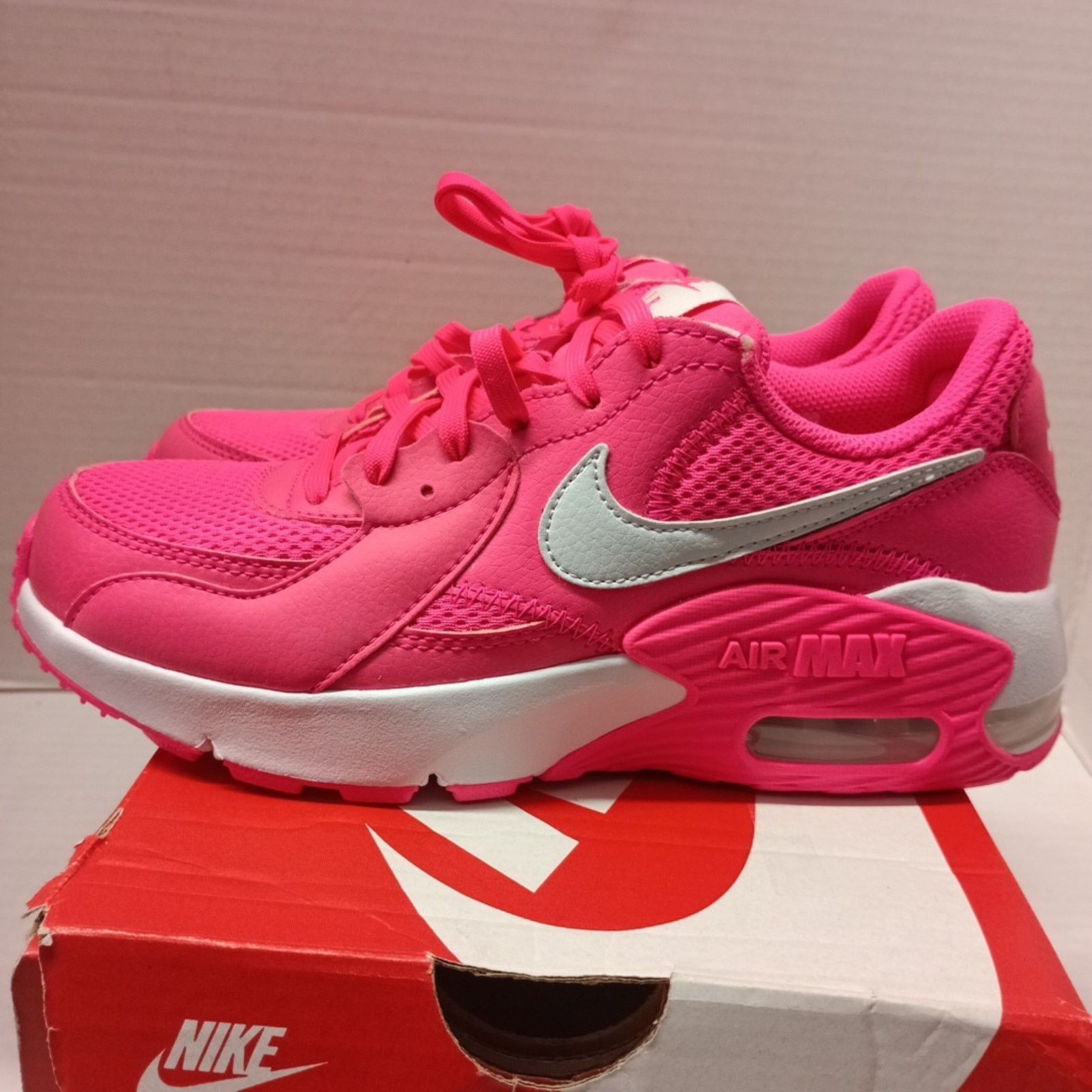 Nike Nike Air Max Women's Running Shoes Size 6 Hyper Pink & White Size US 6 / IT 36 - 3 Thumbnail