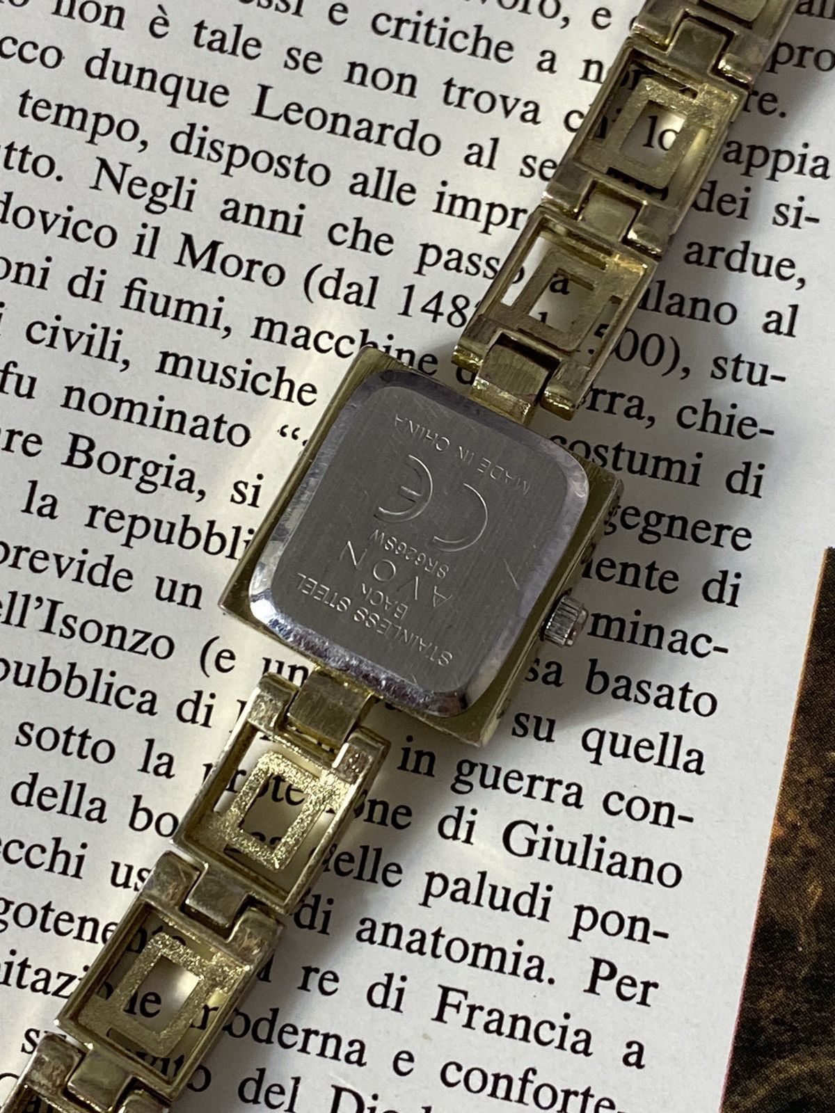Japanese Brand Elegant Avon Quartz Watch - Gold Tone, Tested Working Size ONE SIZE - 8 Thumbnail