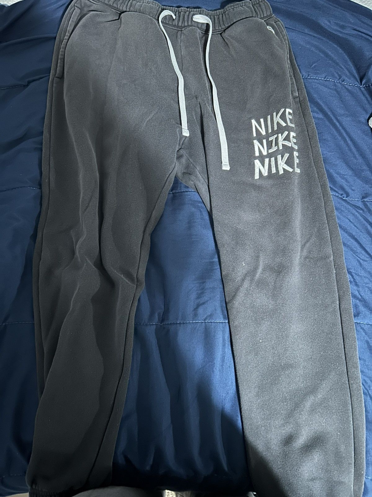 Nike black/white nike sweats Size US 34 / EU 50 - 2 Thumbnail
