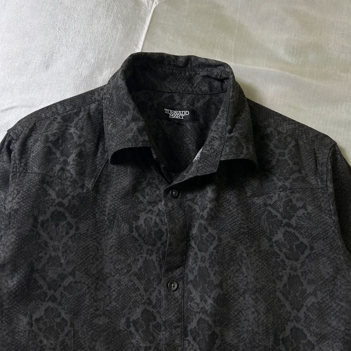 Tornado Mart Tornado Mart Snake Pattern Button Up Shirt Size S / US 4 / IT 40 - 2 Thumbnail