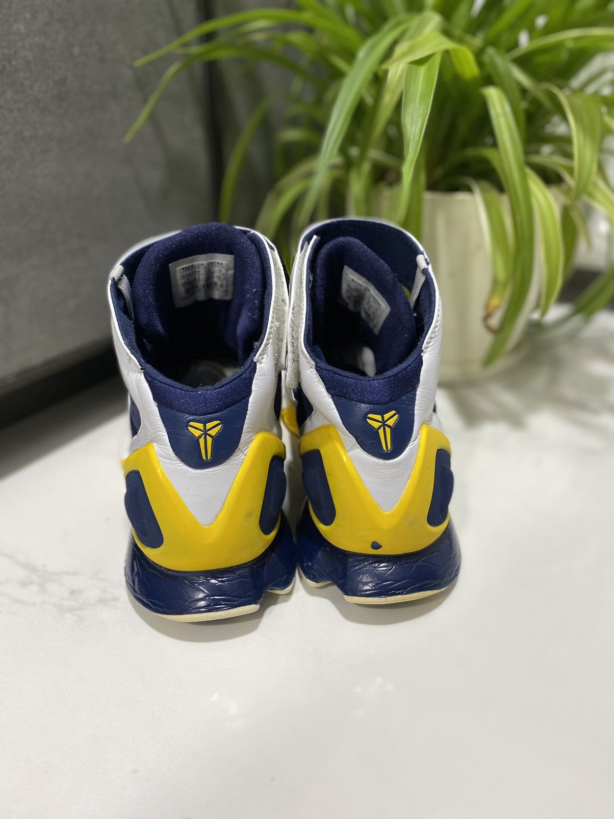 Nike Nike Air Zoom huarache 2K5 Midnight Navy Varsity Maize Size US 11 / EU 44 - 6 Thumbnail