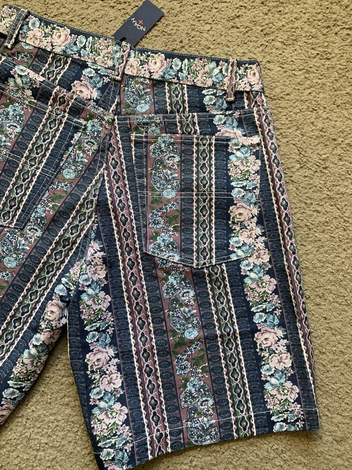 Noah NOAH 90’s STYLE DENIM STRIPED FLORAL SHORTS Size US 30 / EU 46 - 7 Thumbnail