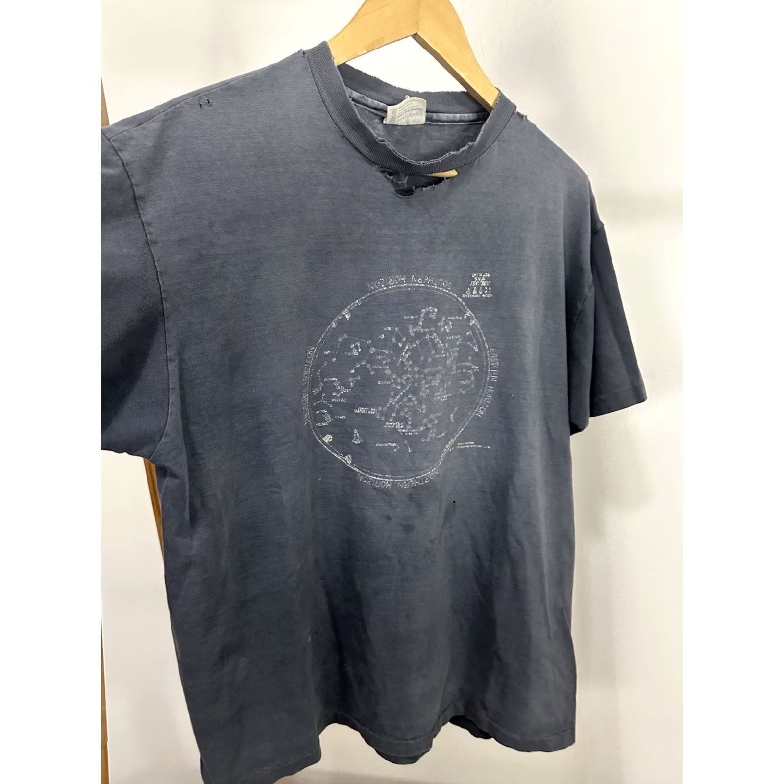Hanes VTG 80s Horoscope Zodiac Gradient Sun Faded Worn Thrashed Hanes Beefy T-Shirt XL SHIRT Mens Blue Size US XL / EU 56 / 4 - 4 Thumbnail