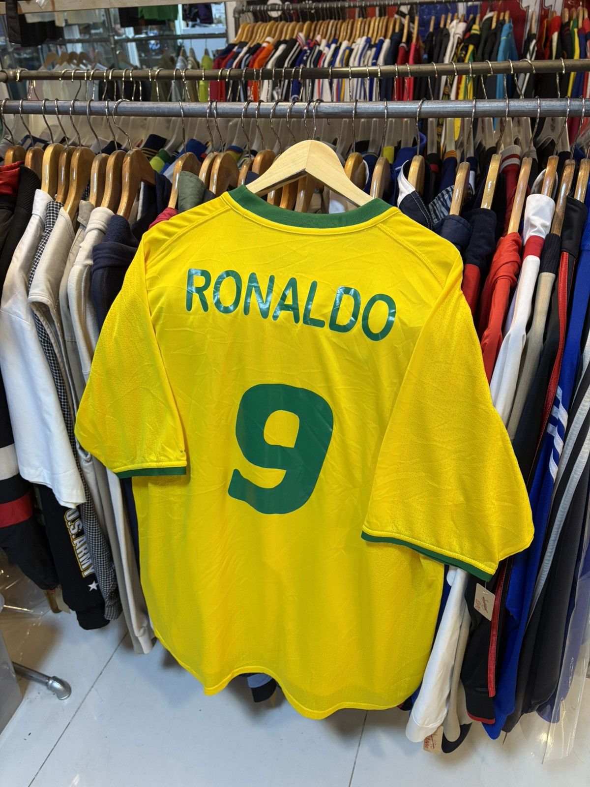 Nike Vinrtage 2000-2002BrazilConfederationFootballHomeKitRONALDO9 Size US XL / EU 56 / 4 - 1 Thumbnail