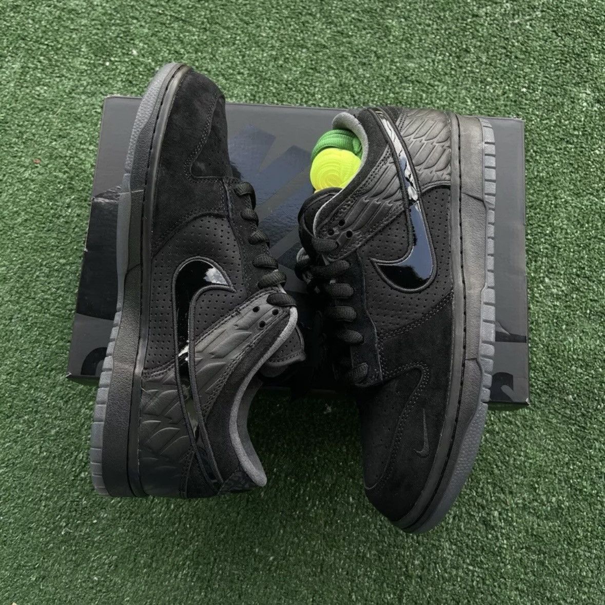 Nike Dunk Low What the Duck Black University of Oregon Alternate Size US 10 / EU 43 - 3 Thumbnail