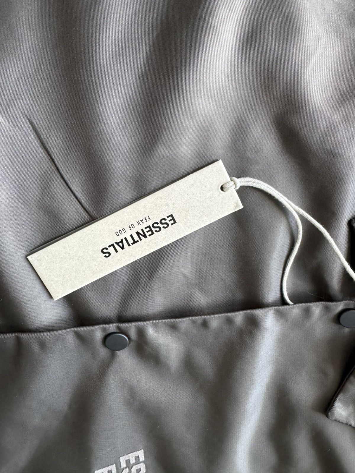 Fear of God Fear of God Essentials Short-Sleeve Nylon Shirt Size US XL / EU 56 / 4 - 5 Thumbnail