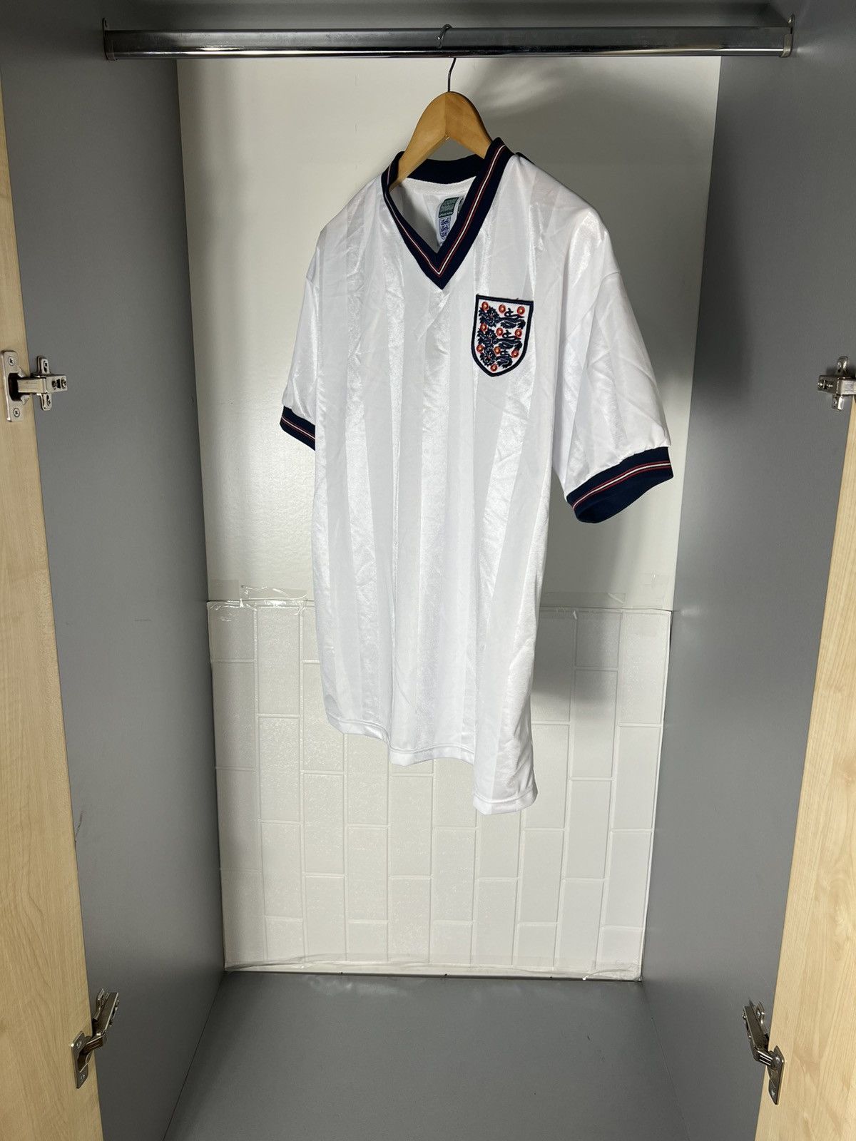 Vintage VERY RARE ENGLAND RETRO SOCCER JERSEY MANCHESTER BLOKE 90s Size US L / EU 52-54 / 3 - 4 Thumbnail