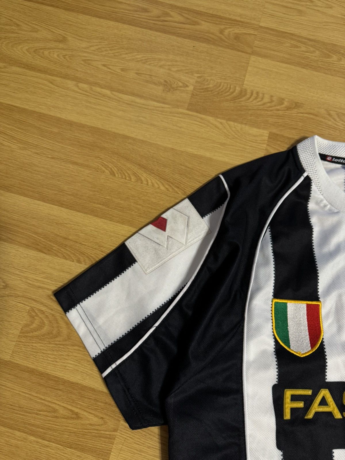 Lotto Sport × Vintage Lotto 2002-2003 Juventus FC Home (size XL) Size US XL / EU 56 / 4 - 5 Thumbnail