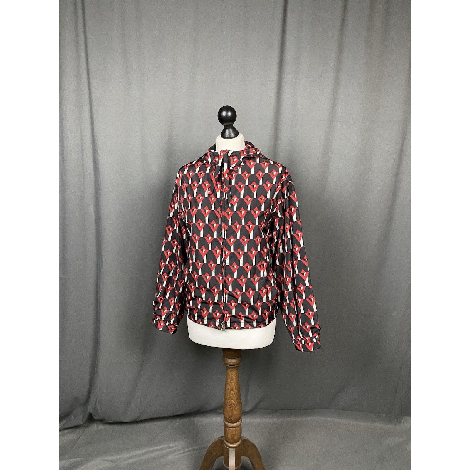 Prada MINT! Prada Women's Black Red Geometric Pattern Windbreaker Size XS / US 0-2 / IT 36-38 - 2 Thumbnail