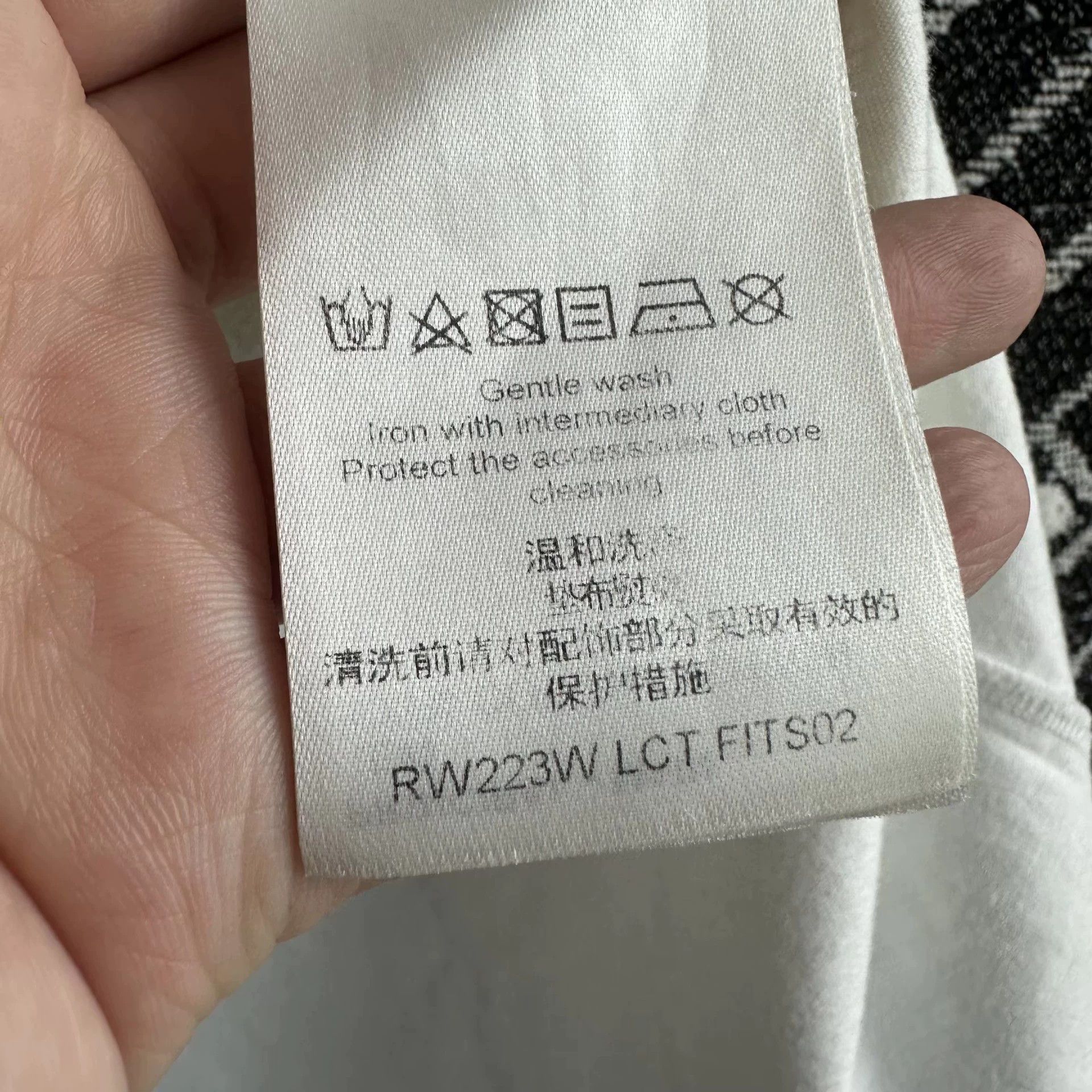 Louis Vuitton LOUIS VUITTON women's white XL chain-embellished printed Size XL / US 12-14 / IT 48-50 - 5 Thumbnail