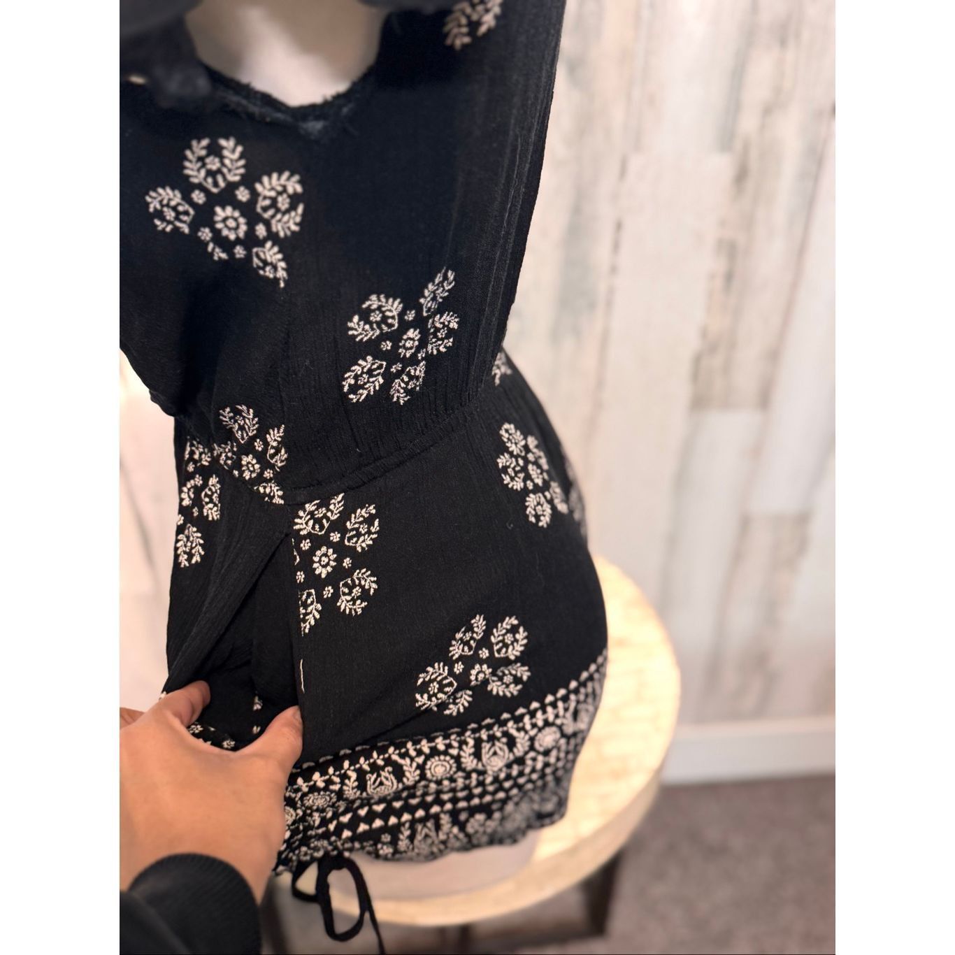 Other Black Boho Floral Print V-Neck Short Sleeve Romper – Size Small Size 27" / US 4 / IT 40 - 4 Thumbnail
