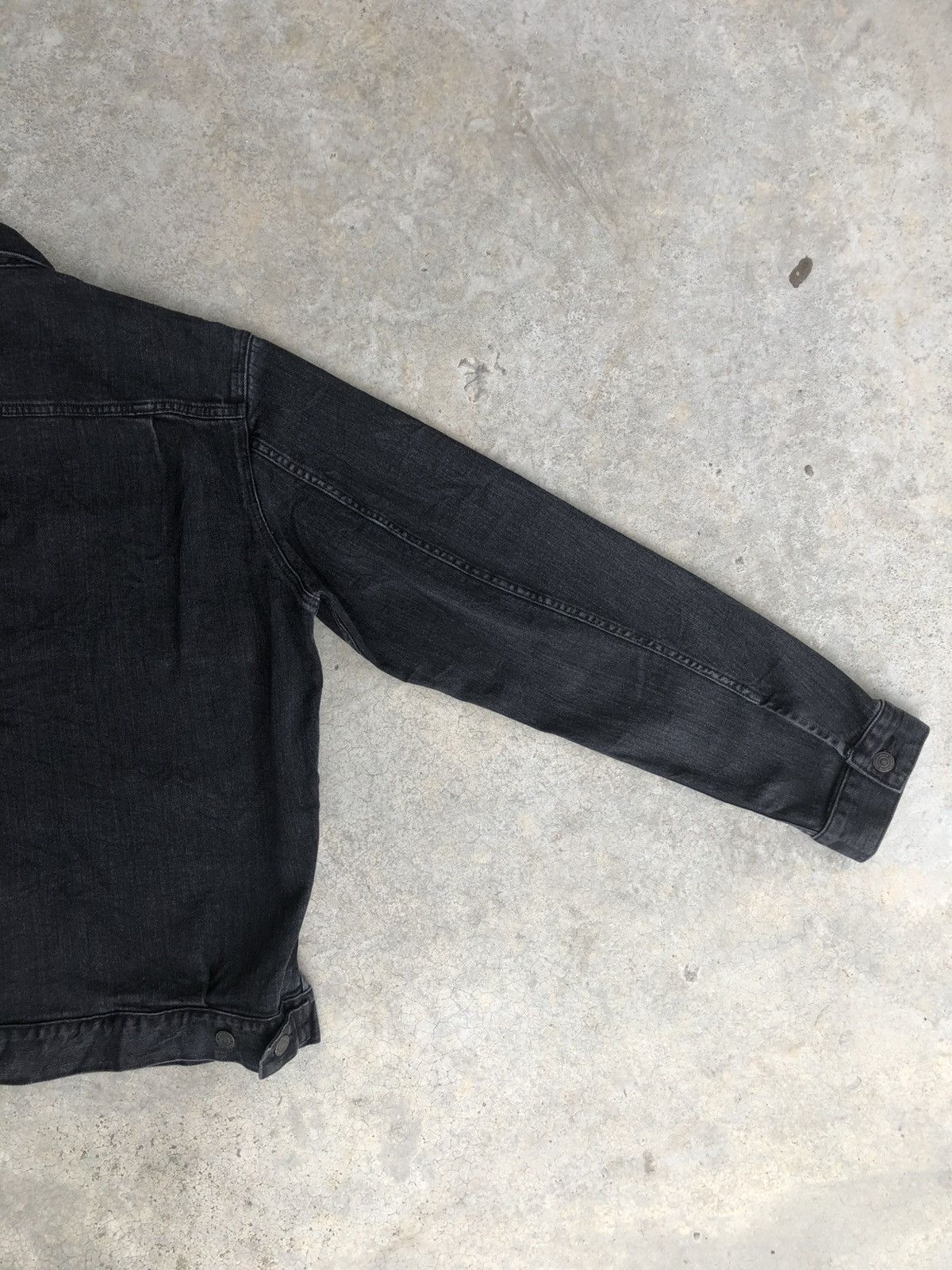 Uniqlo Japanese Uniqlo Type 2 Denim Jacket Distressed Denim Size US L / EU 52-54 / 3 - 6 Thumbnail