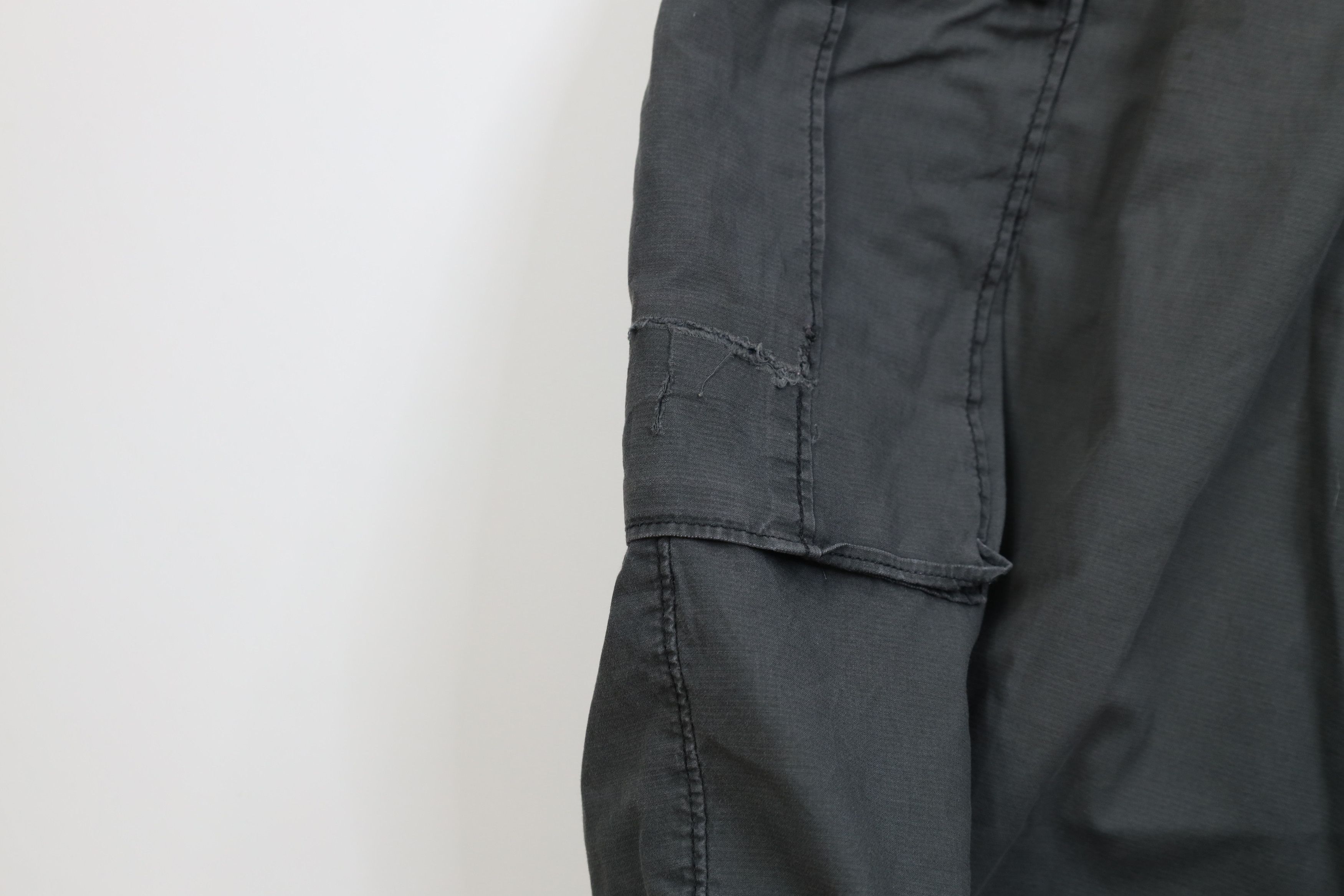 Levi's Vintage Y2K Levis Baggy Fit Cargo Shorts Gray Cotton Size US 40 / EU 56 - 5 Thumbnail