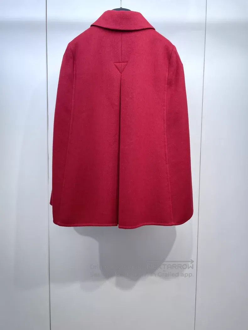 Louis Vuitton Louis Vuitton Red gold button wool Cape jacket Size XS / US 0-2 / IT 36-38 - 2 Thumbnail