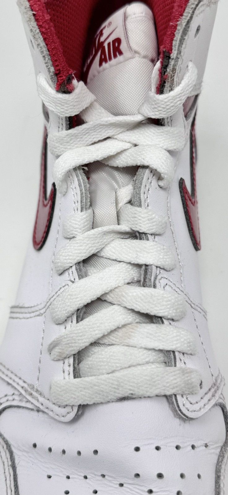 Jordan Brand × Nike Nike Air Jordan 1 Retro High OG 2017 Metallic Red GS size 7Y Size US 7 / EU 40 - 11 Thumbnail