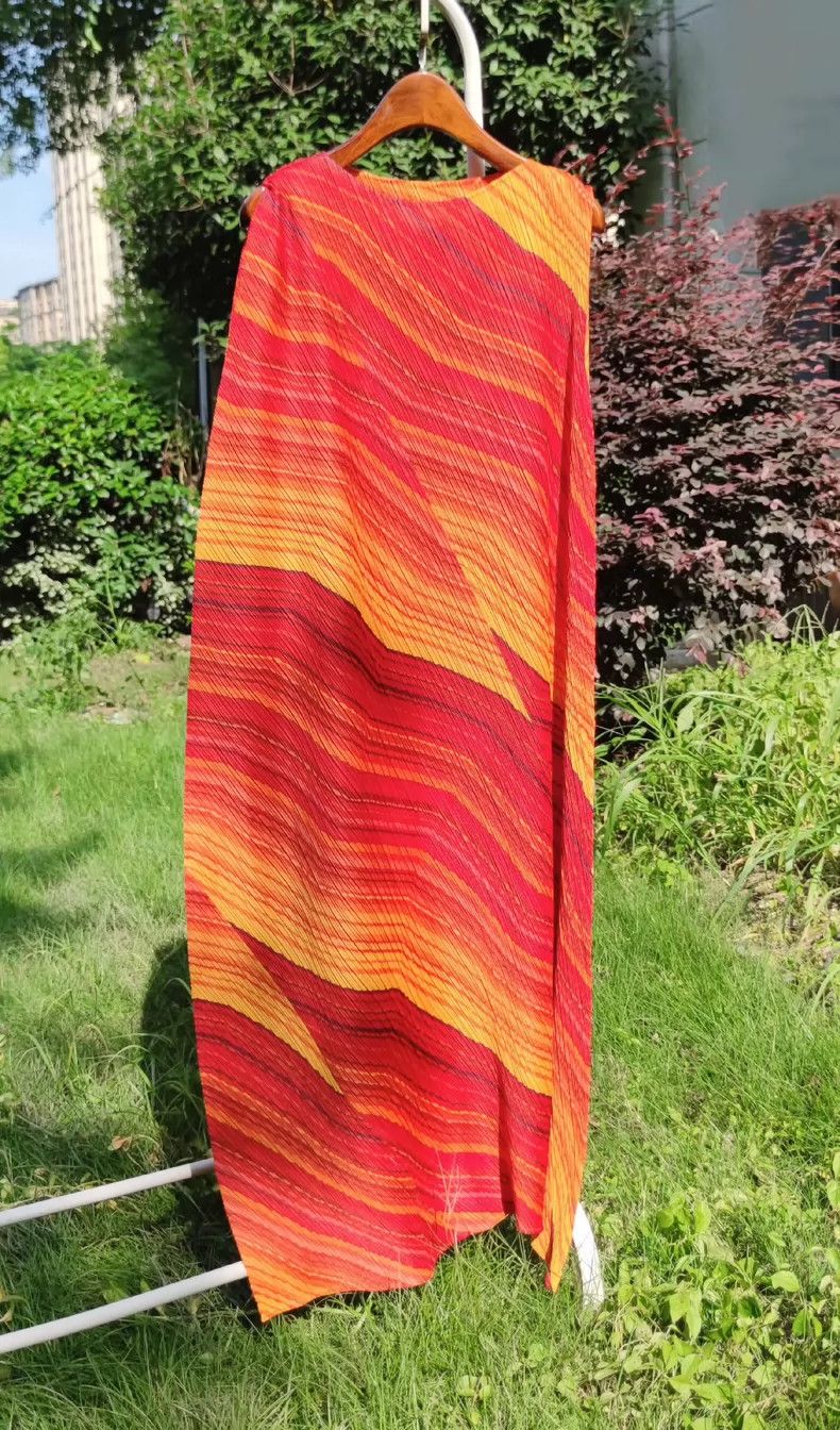 Issey Miyake Issey Miyake size:5 Red firecloud lava dress Size M / US 6-8 / IT 42-44 - 3 Thumbnail