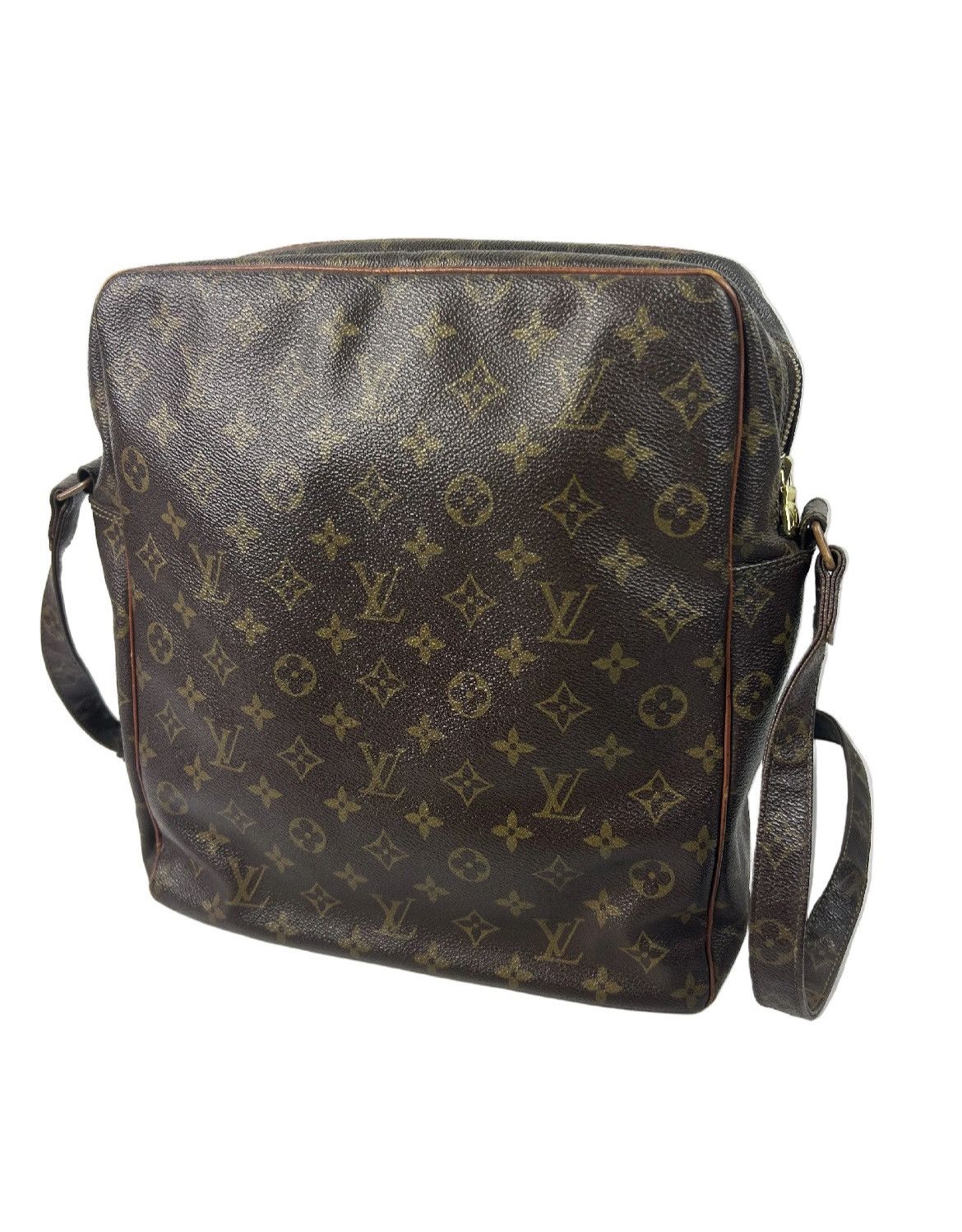 Louis Vuitton Louis Vuitton Monogram Crossbody Bag Size ONE SIZE - 1 Thumbnail