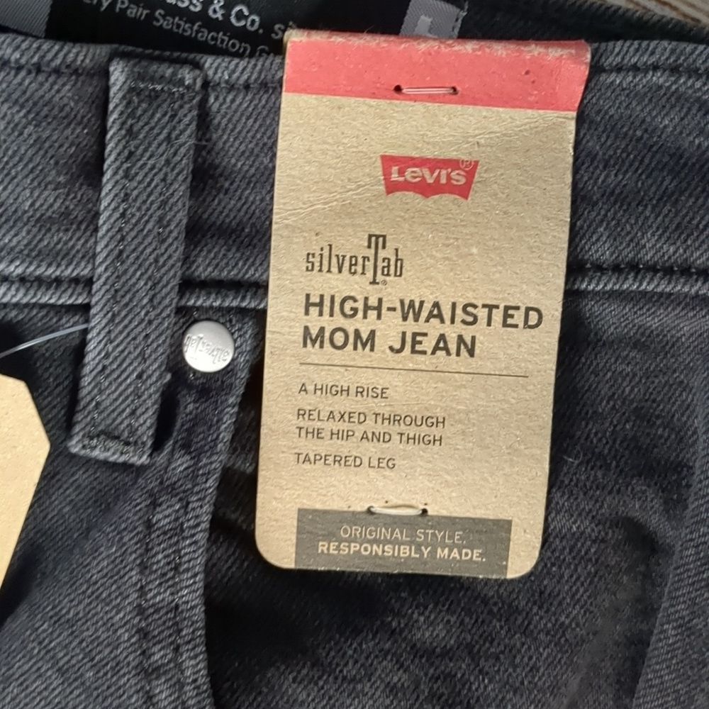 Levi's silvertab tapered leg high waist mom jeans size 29x27
