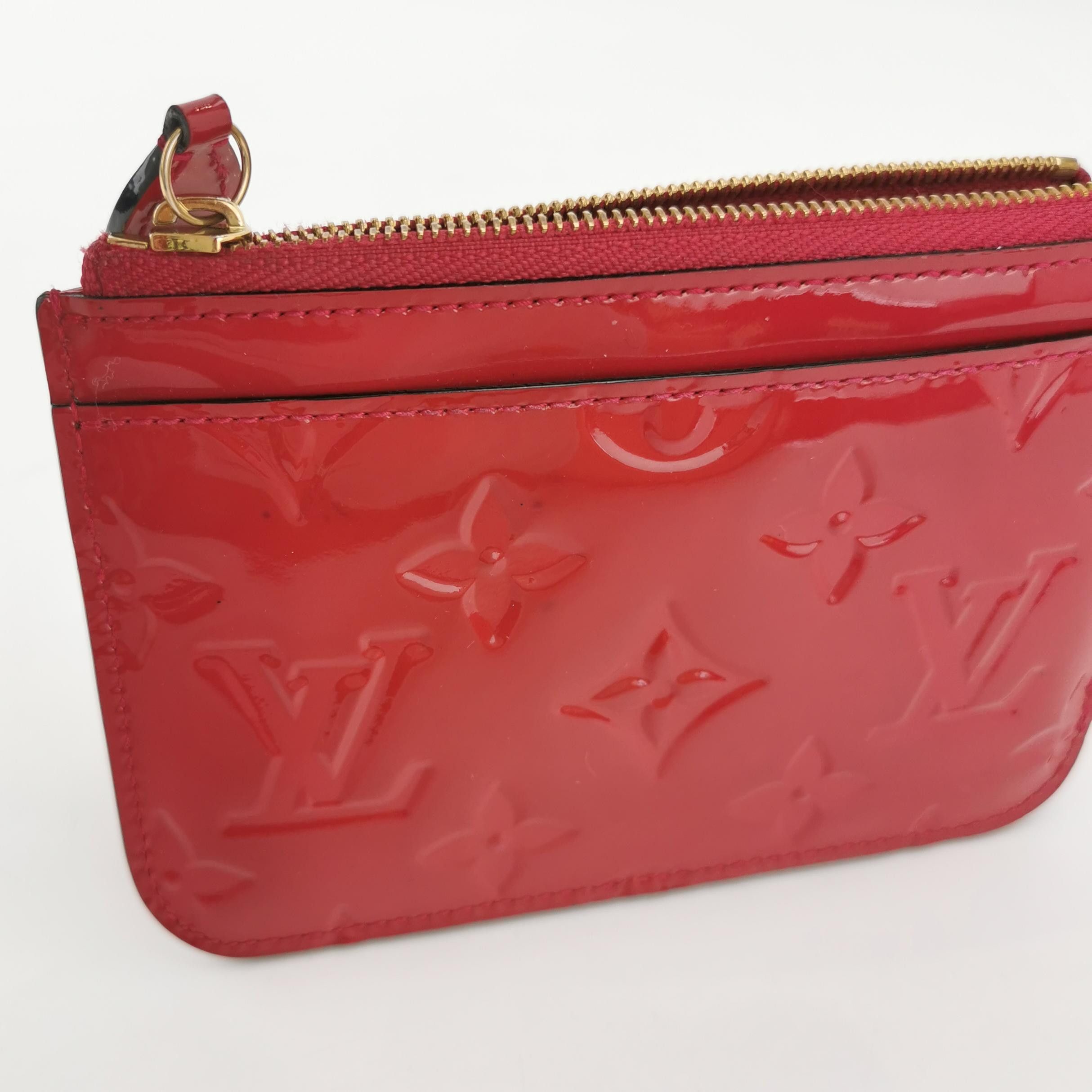 Louis Vuitton Louis Vuitton (LV) Patent leather Monogram embossed solid c Size ONE SIZE - 8 Thumbnail