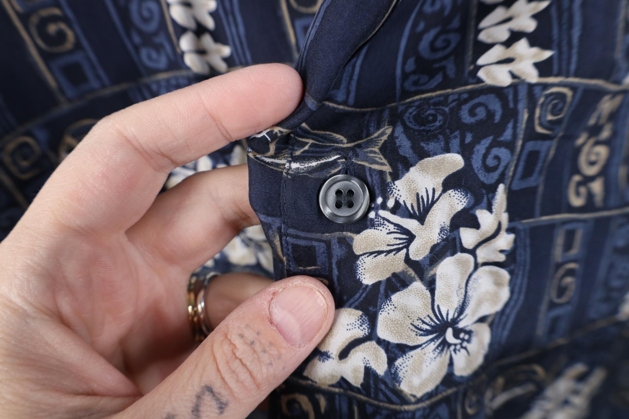 Vintage Vintage 90s Streetwear Fish Luau Hawaiian Button Shirt Size US M / EU 48-50 / 2 - 5 Thumbnail