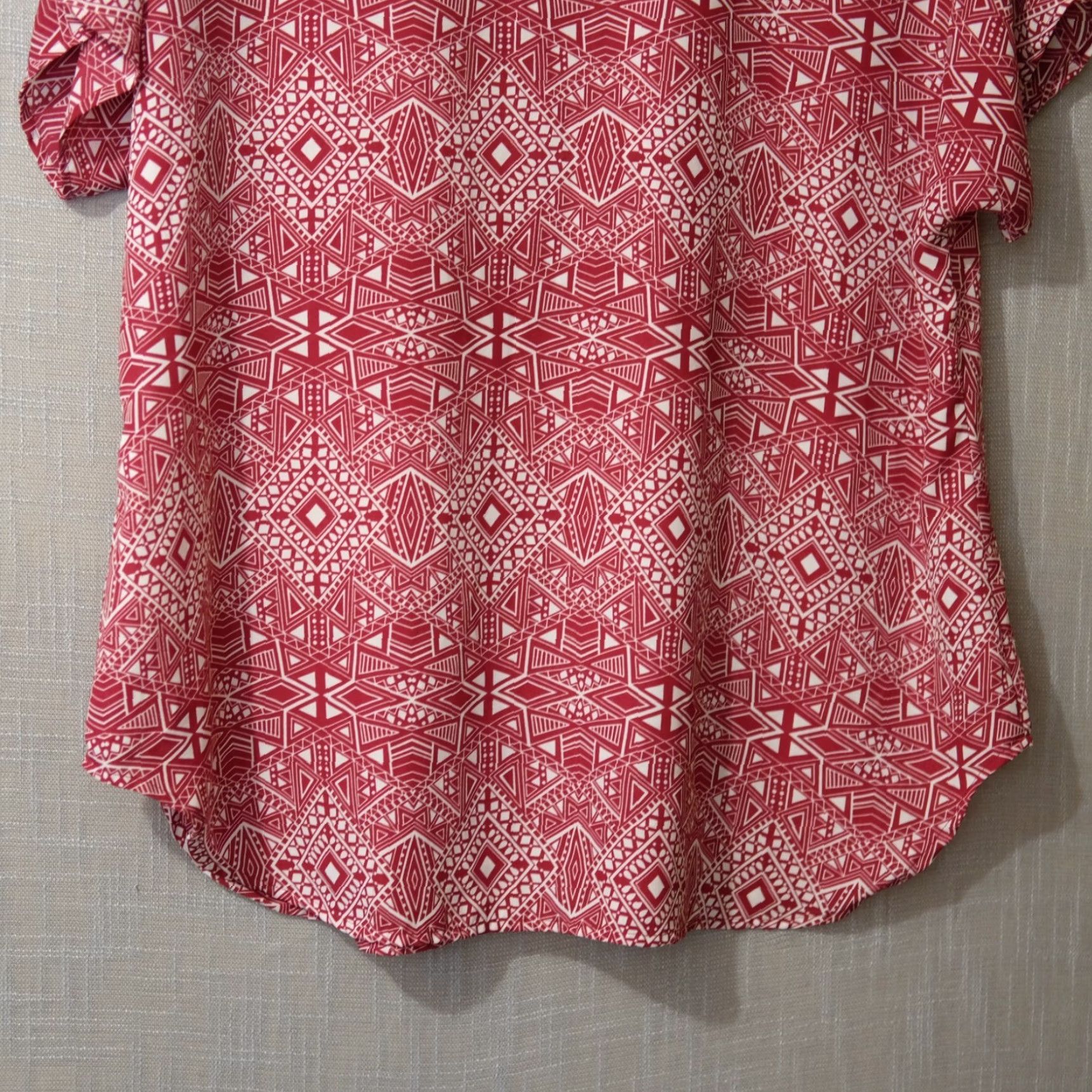 Faded Glory Faded Glory Shirt Tunic Womens 1X Deep Red/White Button Up Sheer Chiffon V-Neck Short Sleeve Geometric Lightweight Casual Workwear 1X Womens Size XL / US 12-14 / IT 48-50 - 6 Thumbnail