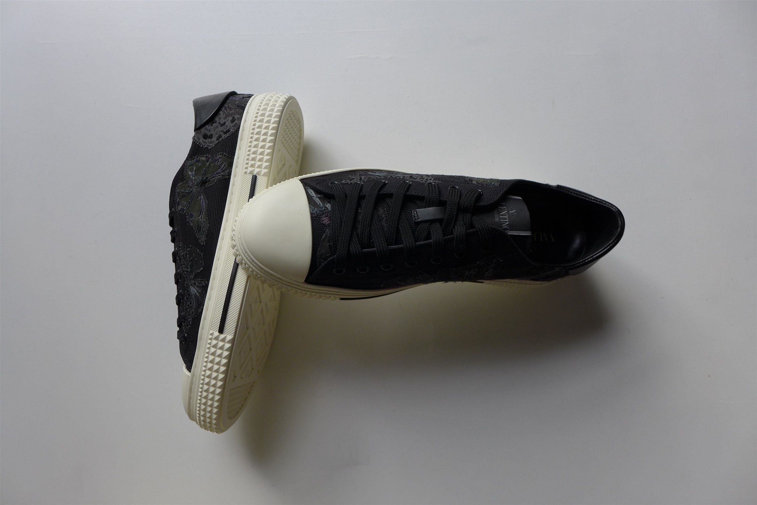 Valentino Valentino CamuButterfly Embroidered Black Sneakers Size US 10 / EU 43 - 6 Thumbnail