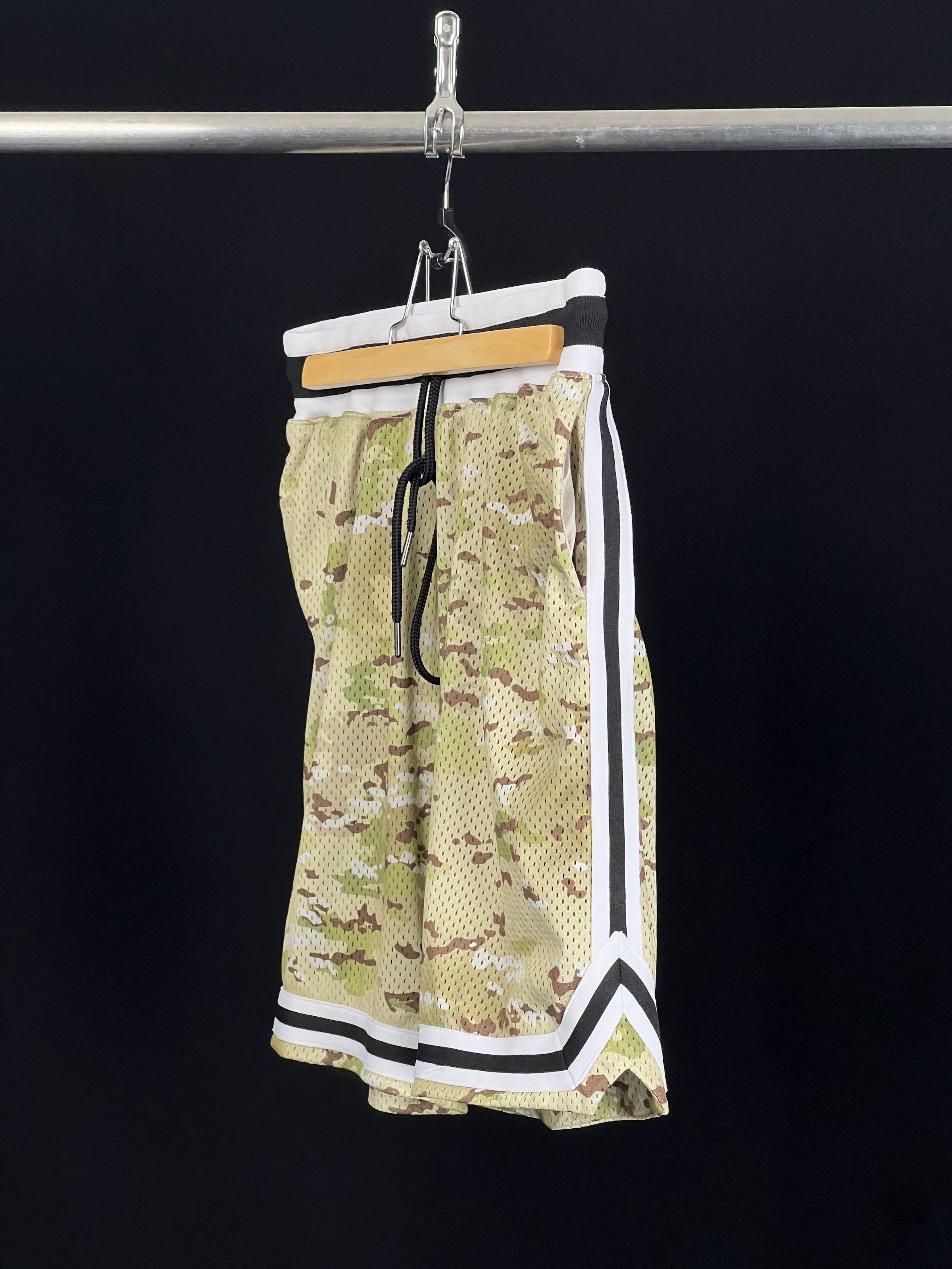 John Elliott Brand New 'Multi Camo' Print GAME SHORTS Size S Size US 30 / EU 46 - 3 Thumbnail