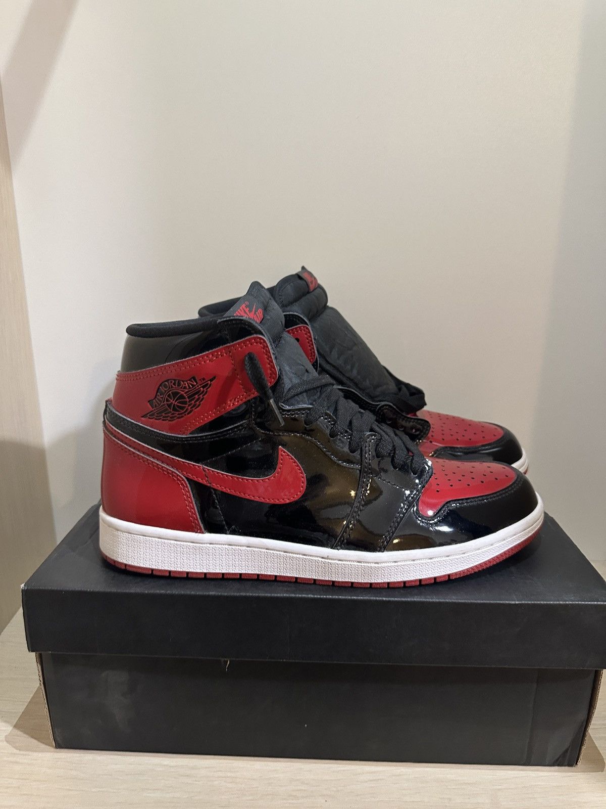 Jordan Brand Jordan 1 Retro Red Size US 9.5 / EU 42-43 - 12 Thumbnail
