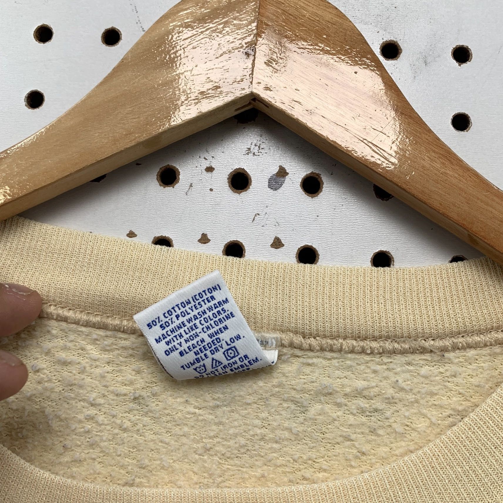 Russell Athletic VINTAGE Russell Athletic Sweatshirt Crewneck Mens L Beige 90s Long Sleeve Shirt Mens Beige 90s Russell Athletic Crewneck Sweatshirt Size US L / EU 52-54 / 3 - 6 Thumbnail