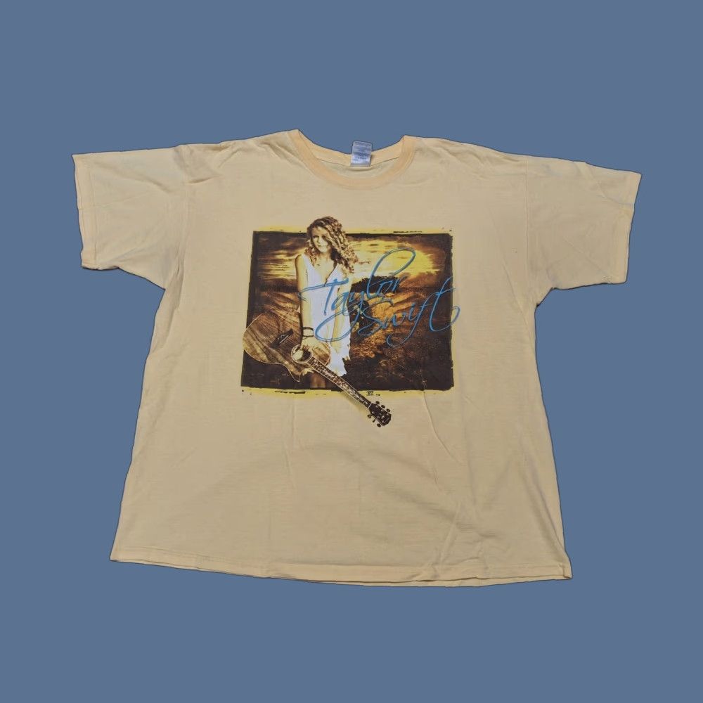 Vintage VINTAGE Taylor Swift Tour Band Nashville Debut 2006 XL T-Shirt - Yellow Cotton Crew Neck Short Sleeve Mens Womens Unisex Adults Fashion Music 2000s Size US XL / EU 56 / 4 - 1 Thumbnail