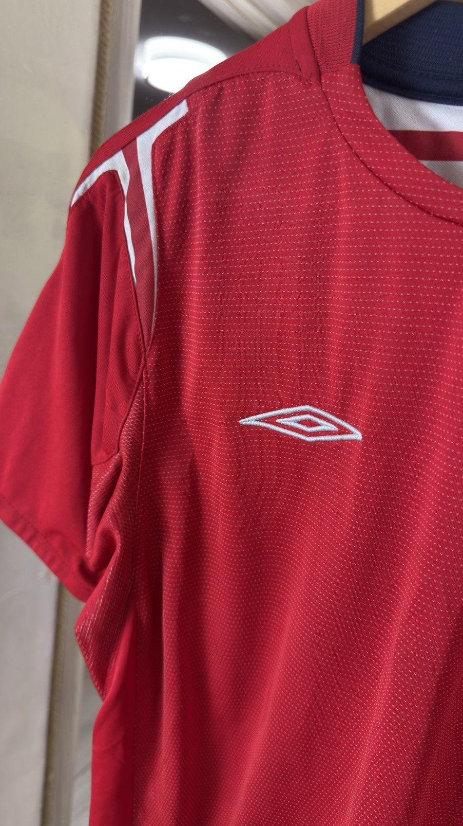 Umbro England Away 2004-06 Umbro Vapa-Tech Jersey | St George Deta Size US M / EU 48-50 / 2 - 4 Thumbnail