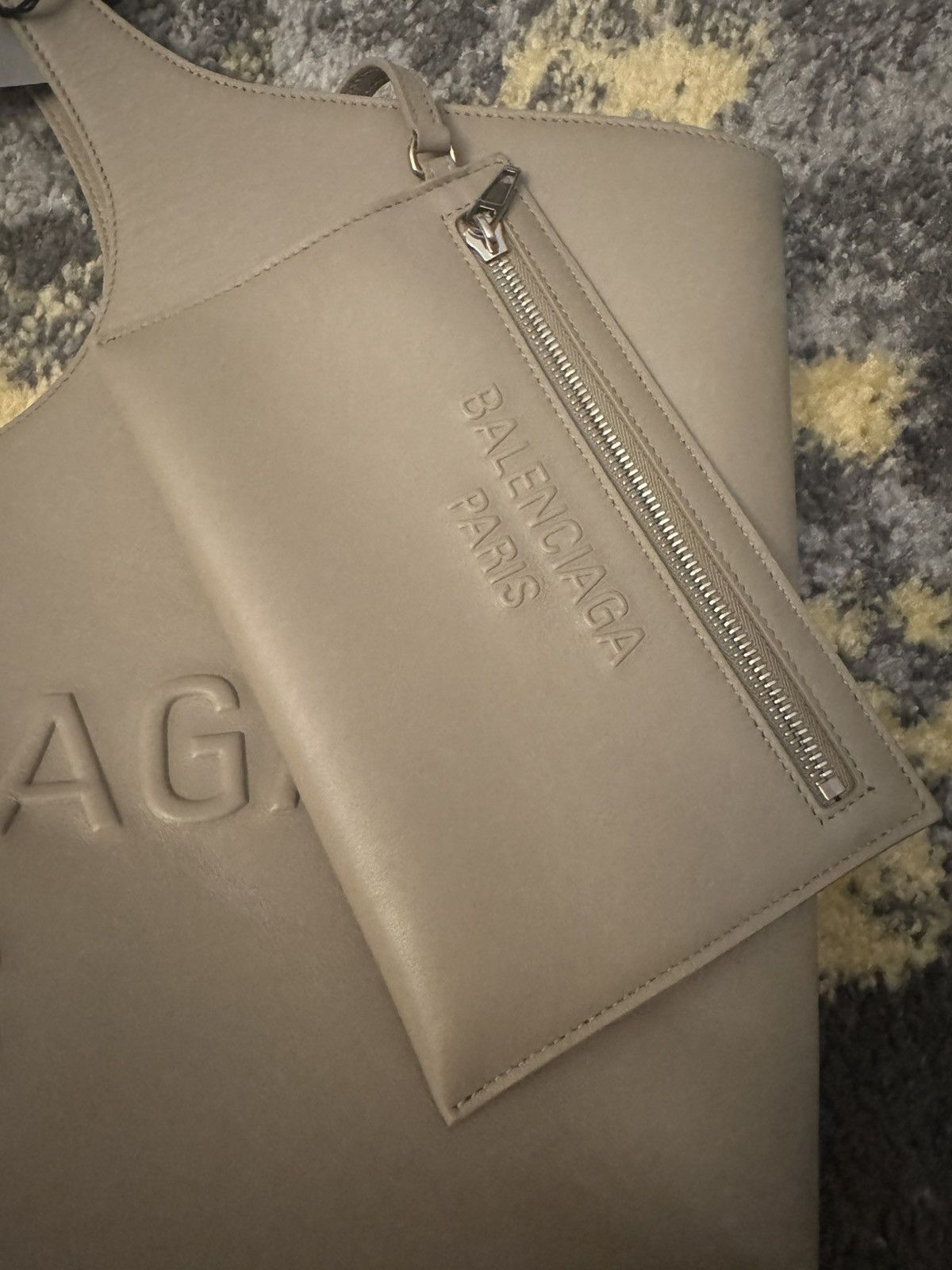 Balenciaga Balenciaga Tote Bag retail $2,790 Color Taupe Size ONE SIZE - 3 Thumbnail