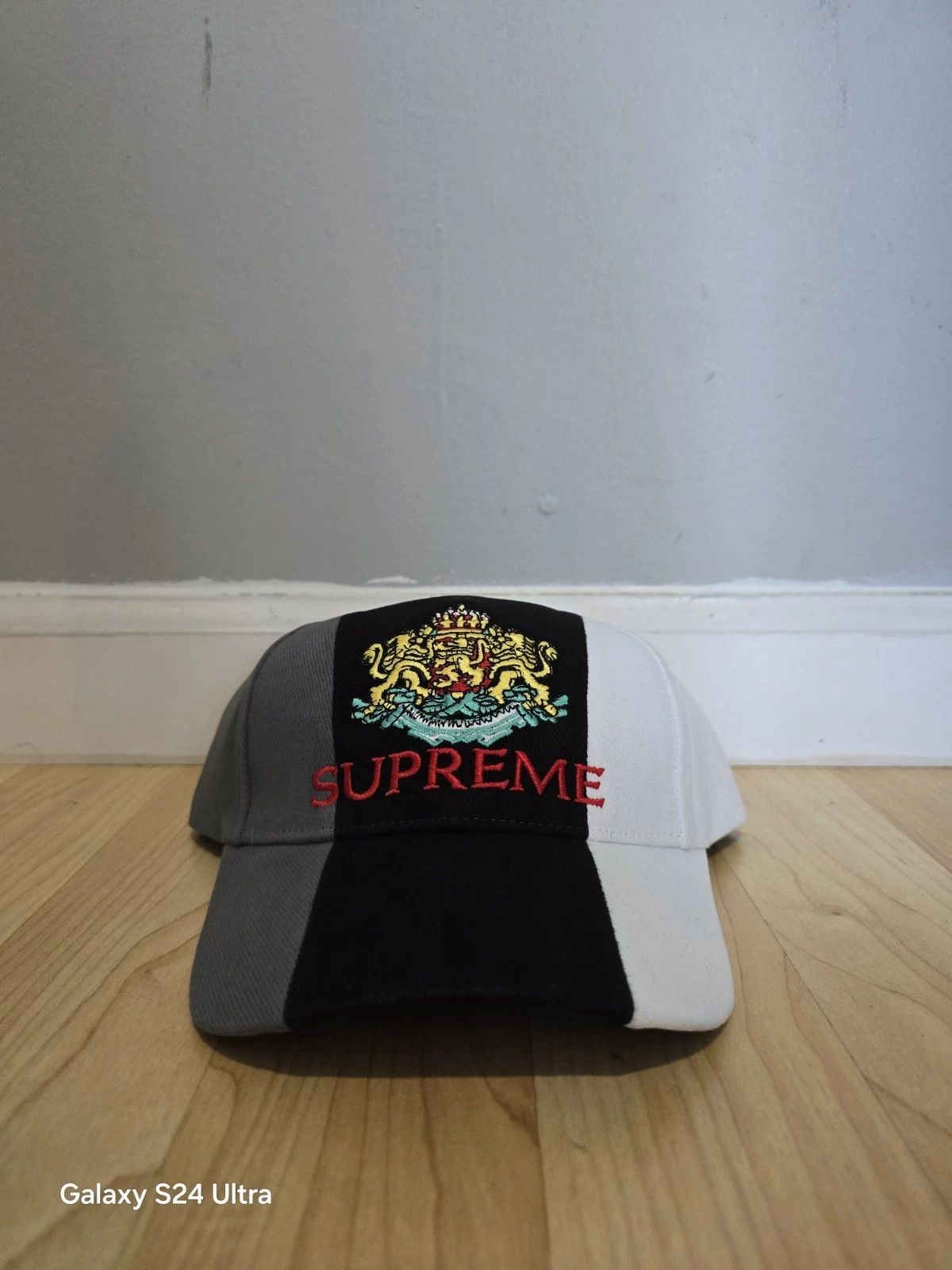 Supreme Supreme Crest 6-Panel Size ONE SIZE - 2 Thumbnail